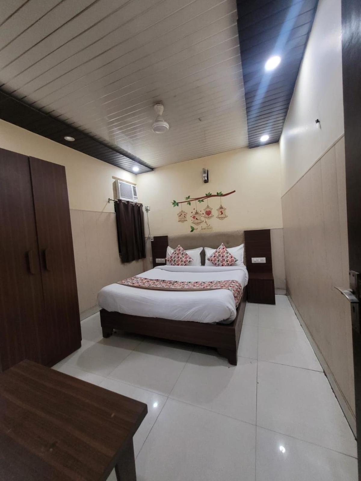 Airport Twilight Hotel 4*