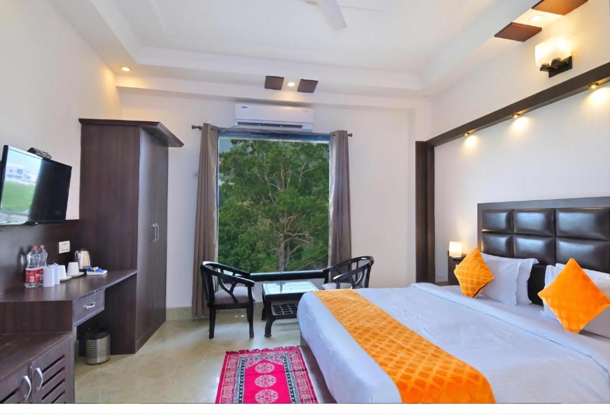 Airport Twilight Hotel 4*