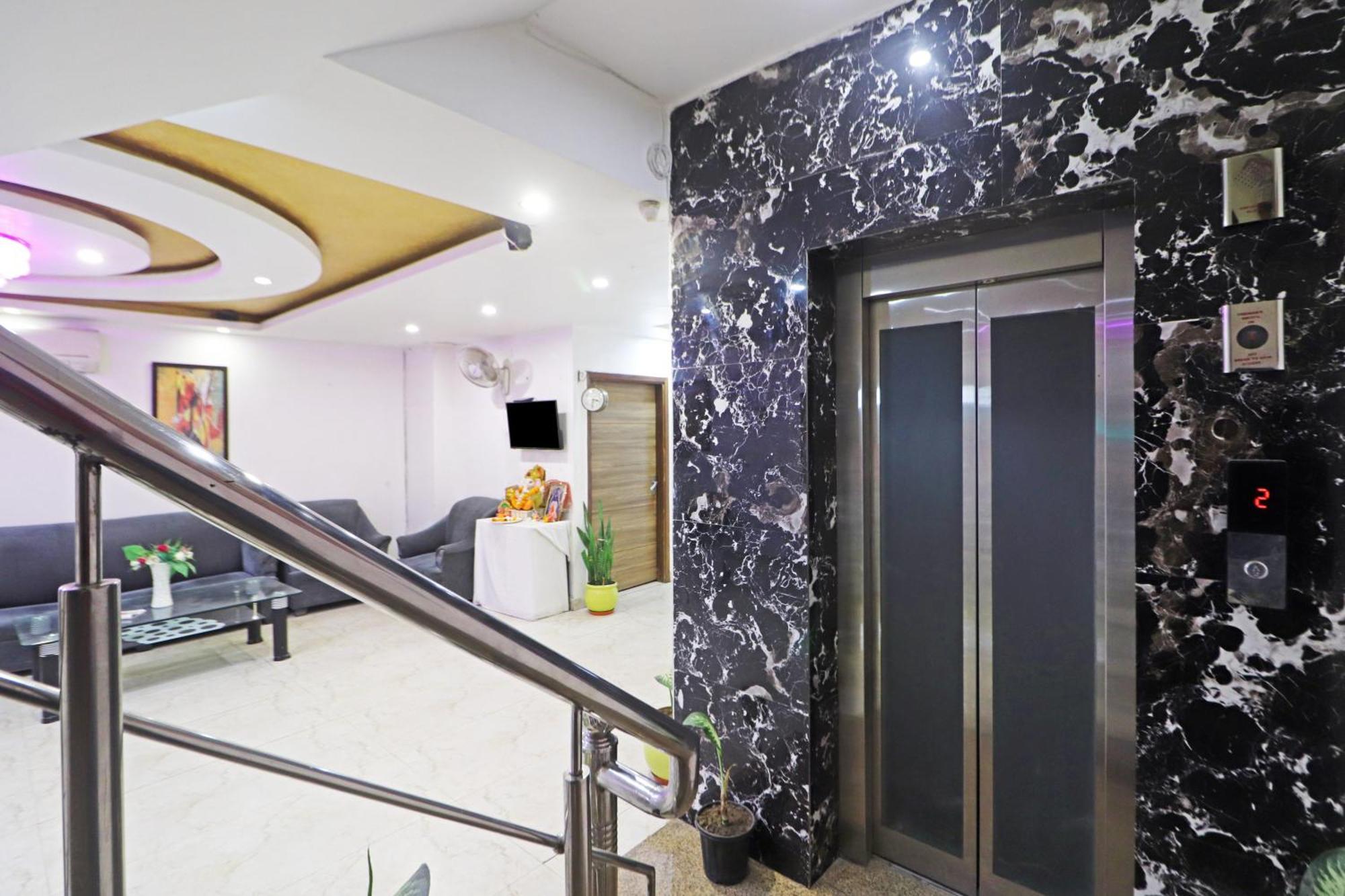 Hotel Aerostar Gold - Opposite Max Healthcare
