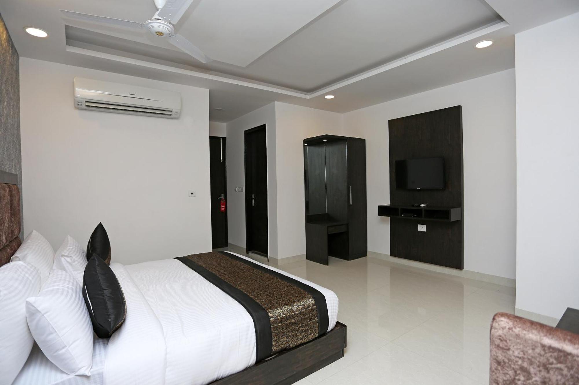 Hotel O M New Delhi