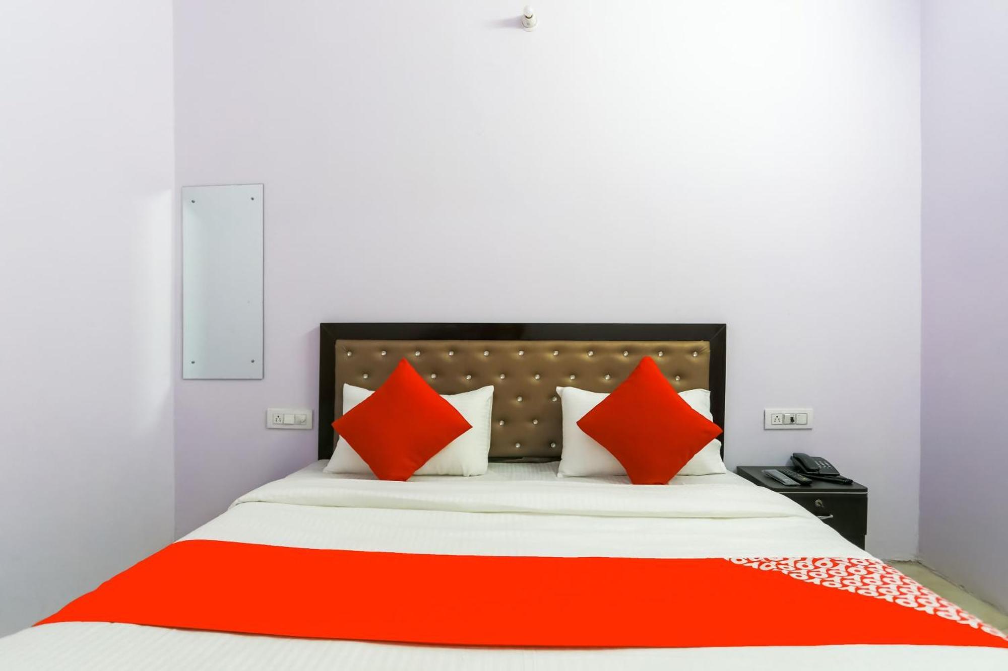 Hotel O D.c New Delhi