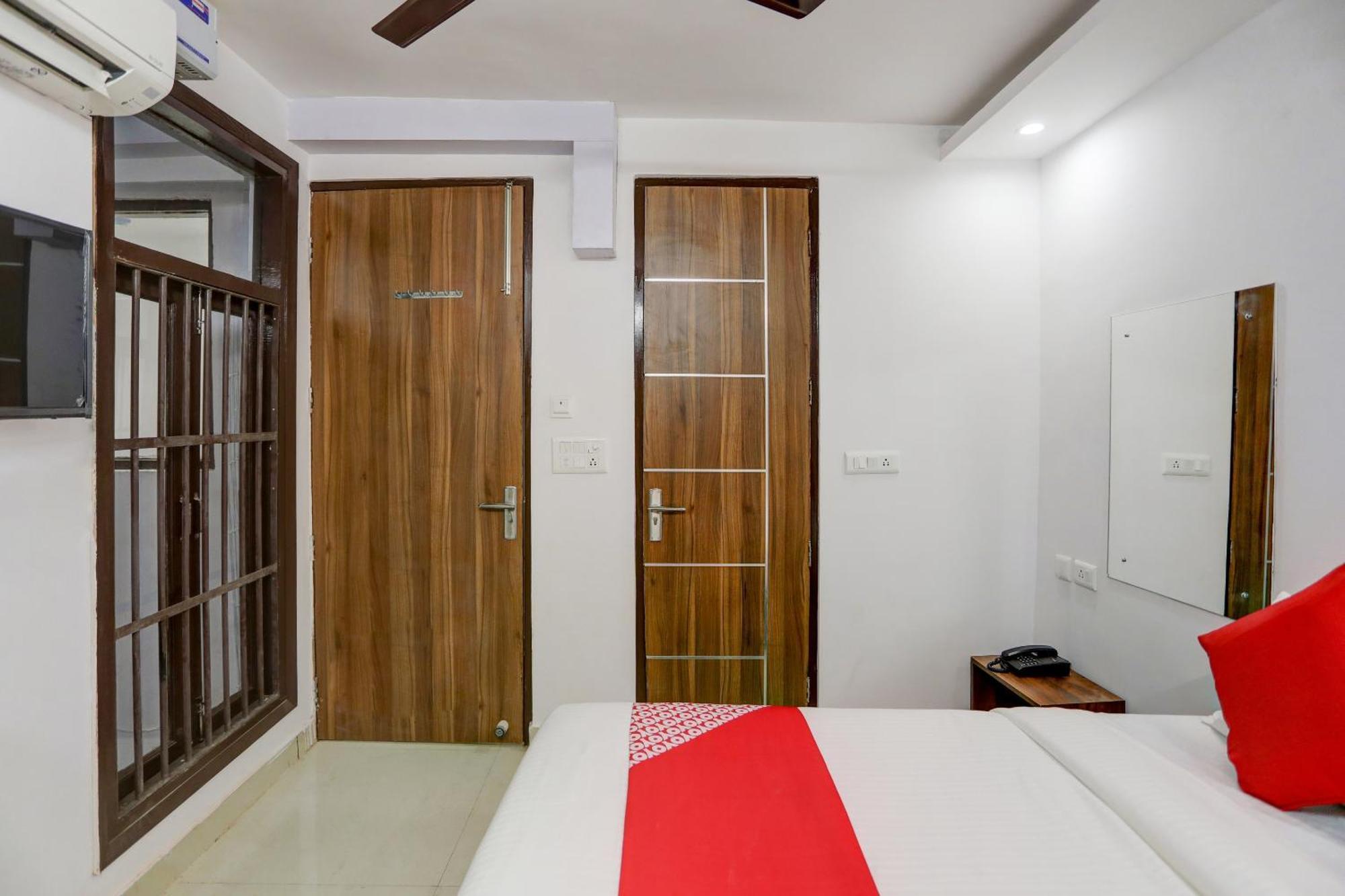 Hotel O Cozy Cave Nova Deli