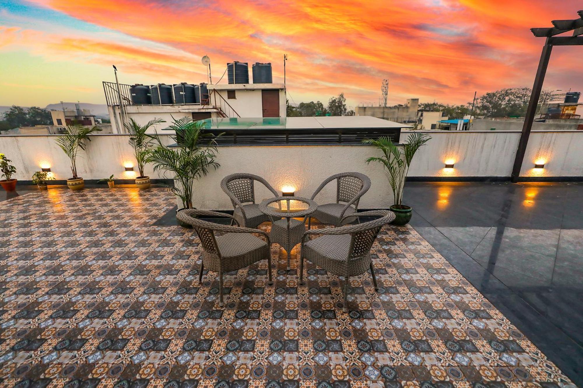 Fabhotel La Paz Hotel 3*