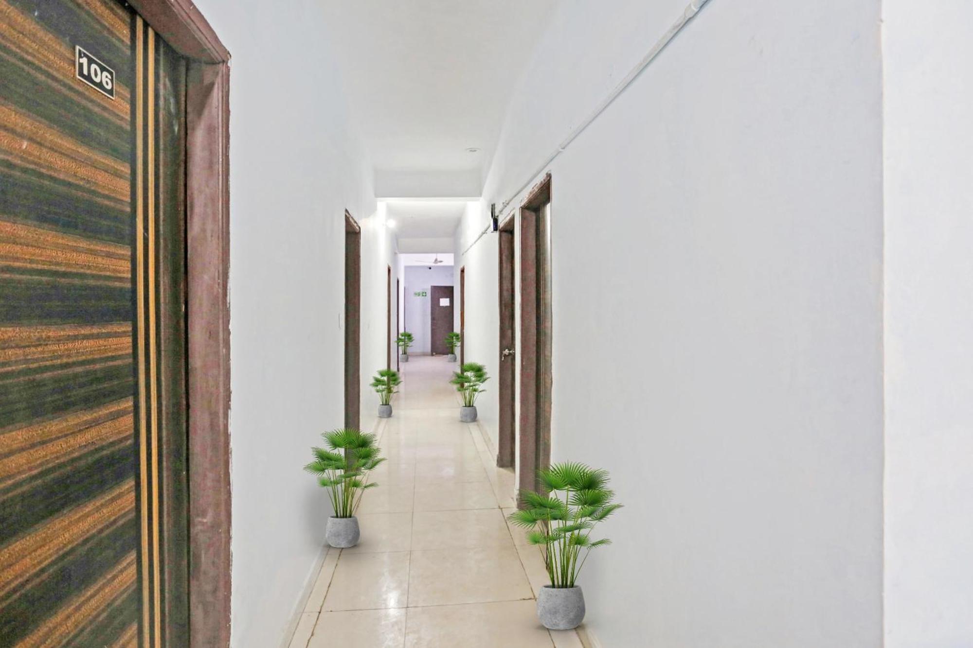 O Imperial Residency Near Dashrath Puri Metro Station 3* New Delhi