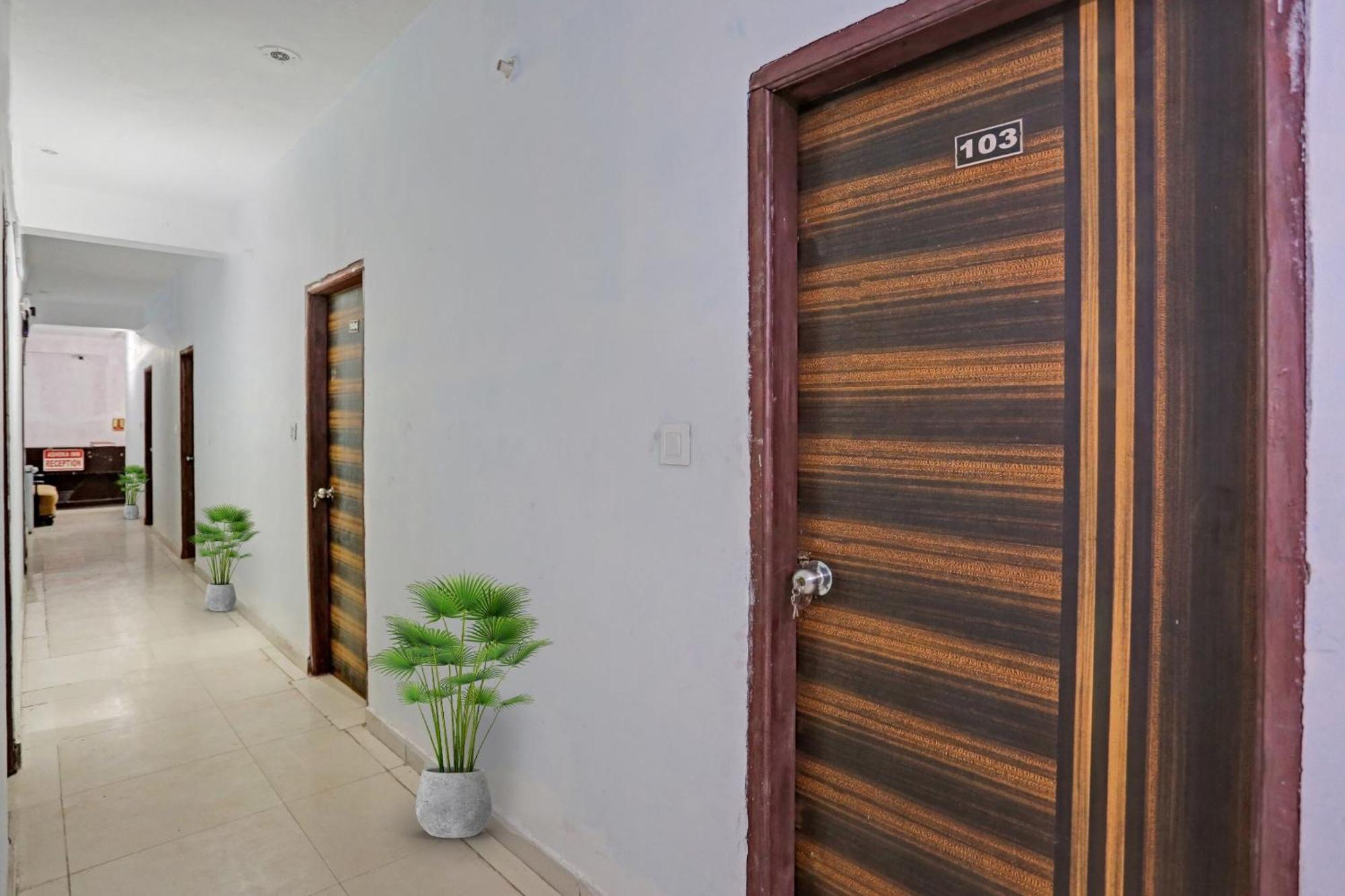 O Imperial Residency Near Dashrath Puri Metro Station 3* New Delhi