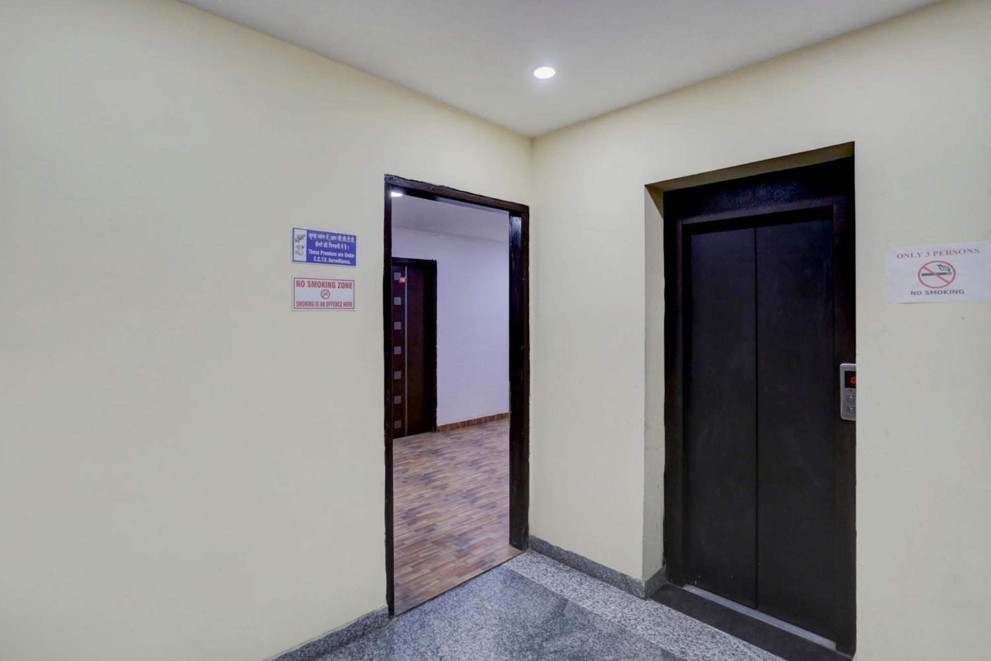 Hotel O Sagarpur 3* New Delhi