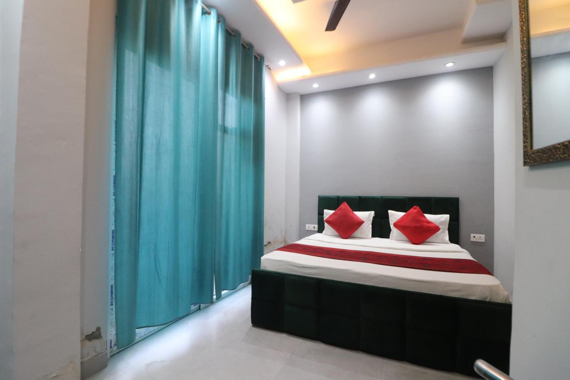 Twamev Couple Friendly Rajouri Garden By The Arrow