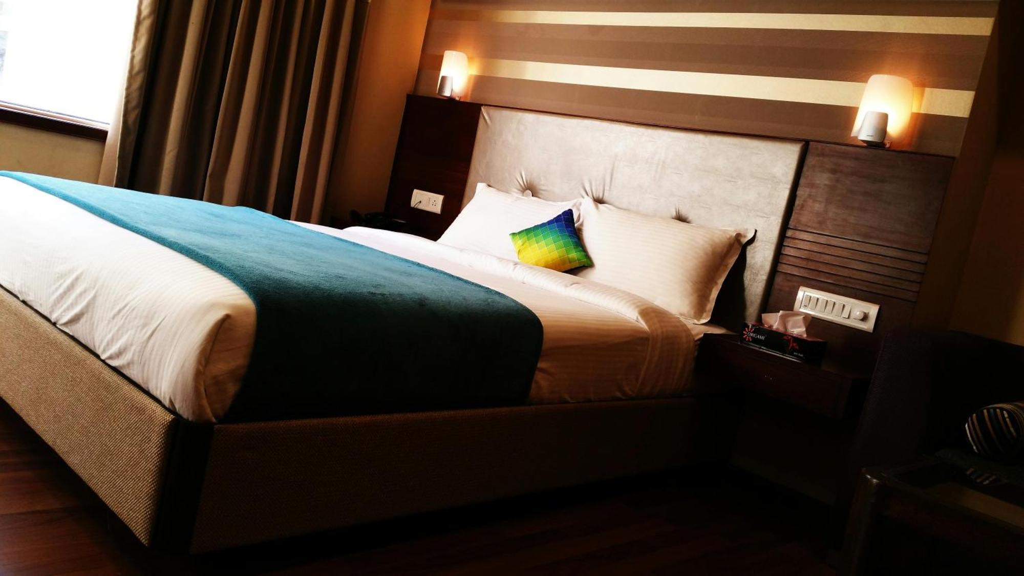 Park View A Family - Delhi Airport Hotel 4*