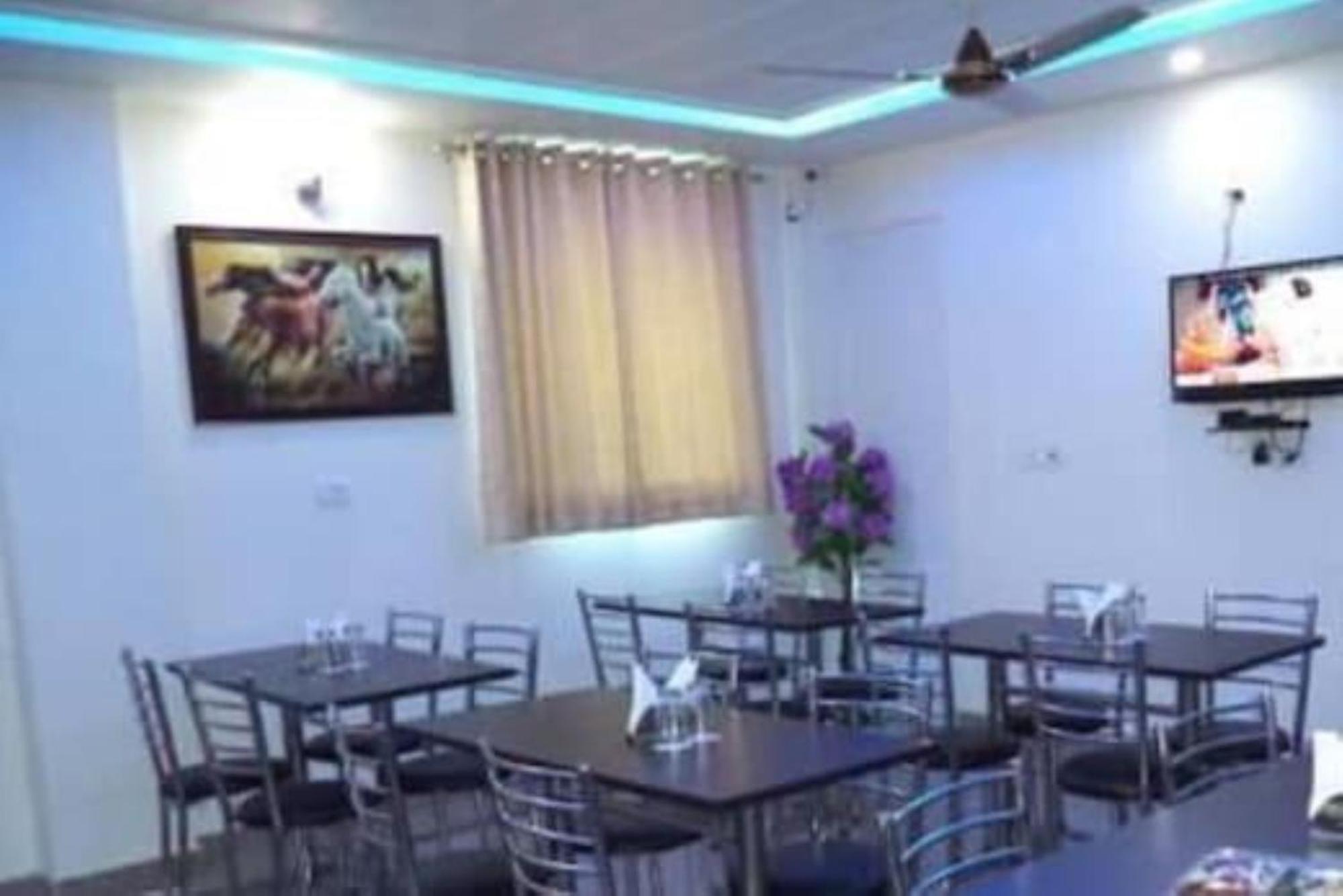 Jet Fox By Aero View Hotel, Delhi Airport 3*