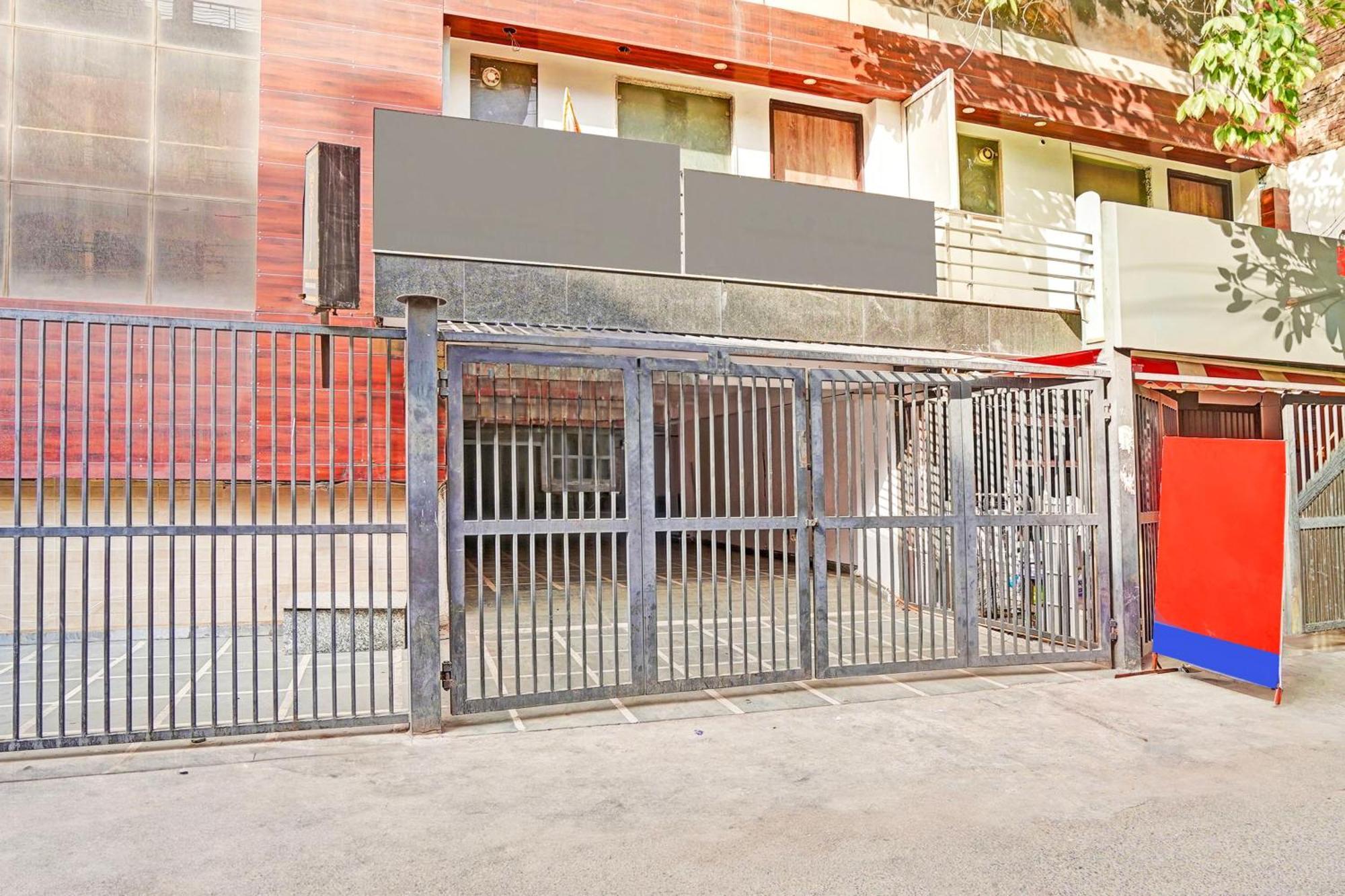 Super Collection O Tilak Nagar Near Pacific Mall 4*