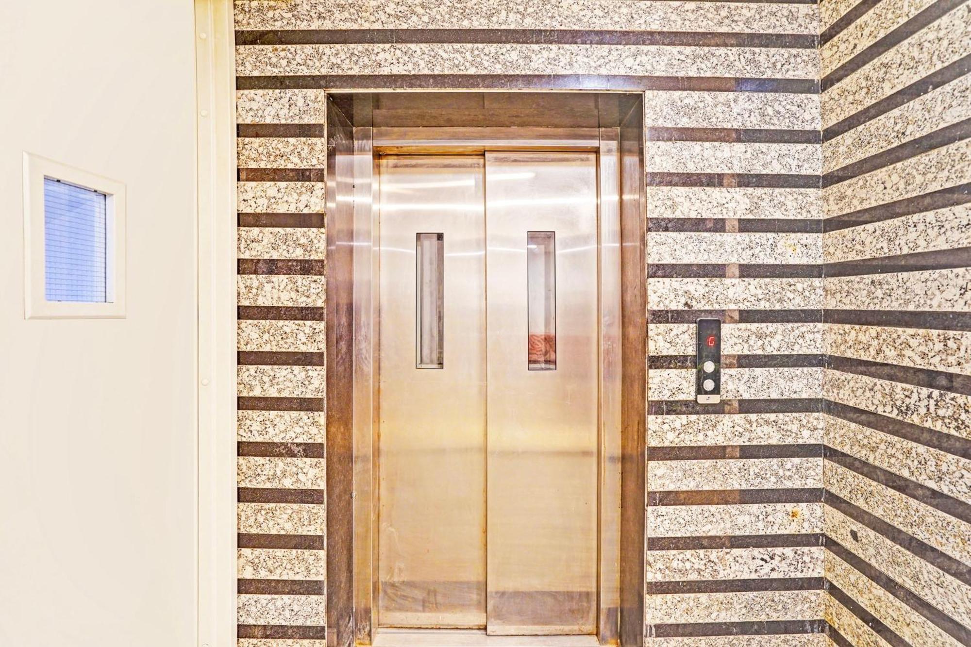 Hotel Super Collection O Tilak Nagar Near Pacific Mall Delhi (National Capital Territory of India)