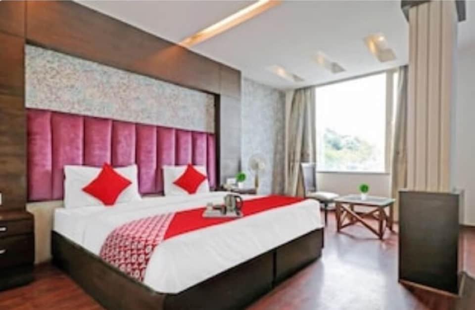 O The Glory 3* New Delhi
