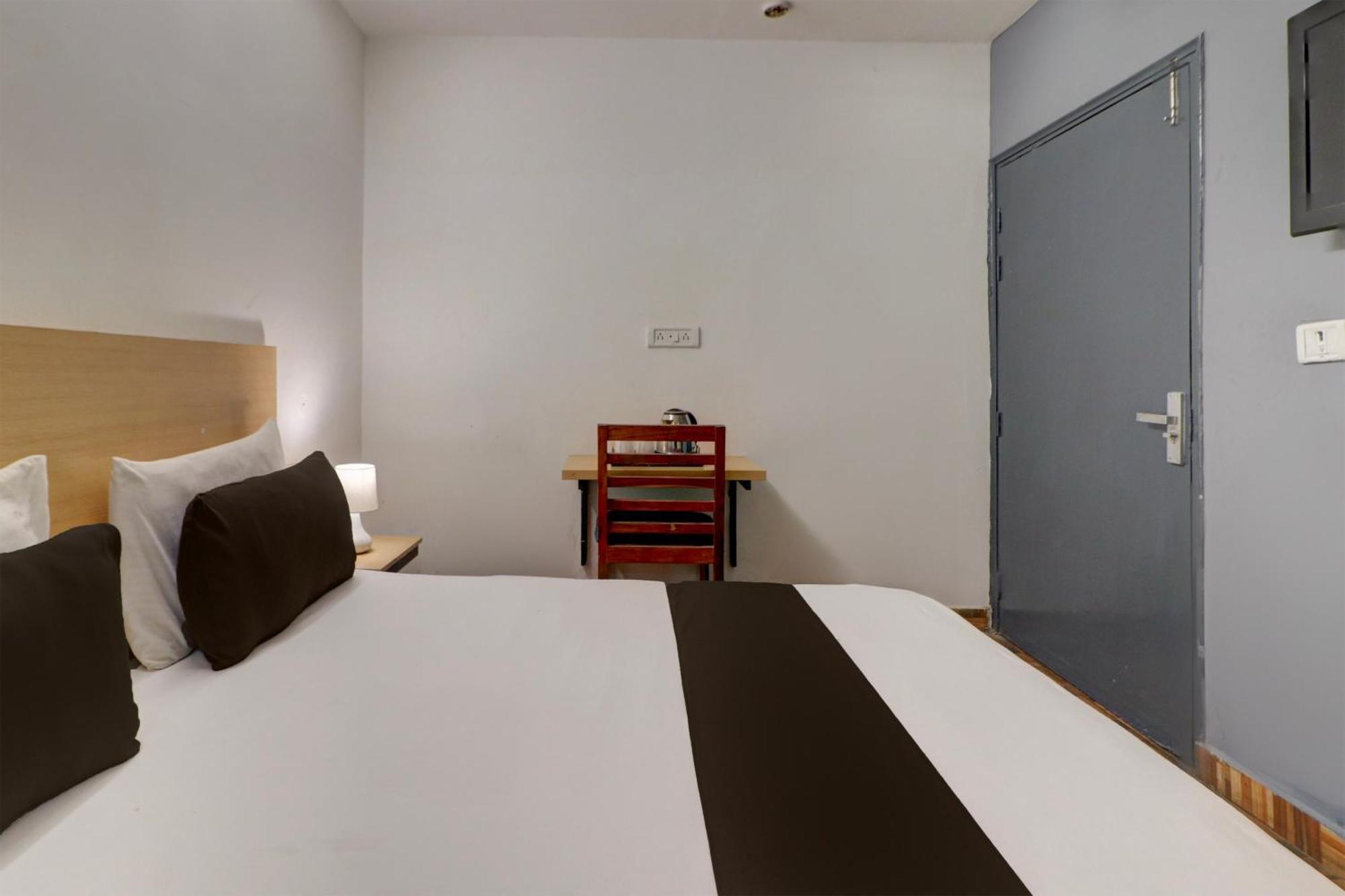 Hotel O The Tourist Palace Lavish Key Room's New Delhi