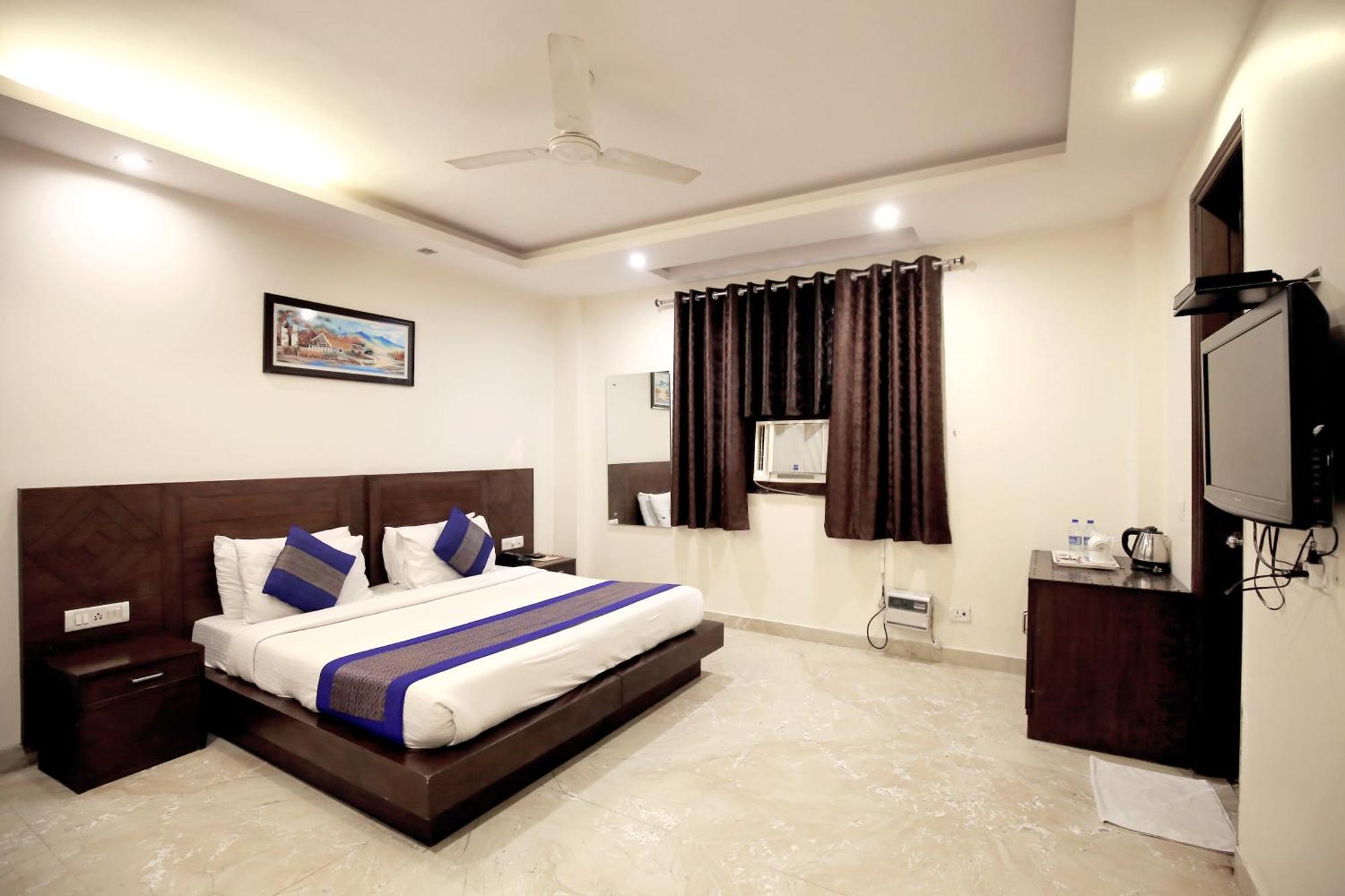 Hotel The Paradise In - Near Karol Bagh Metro Station 3*