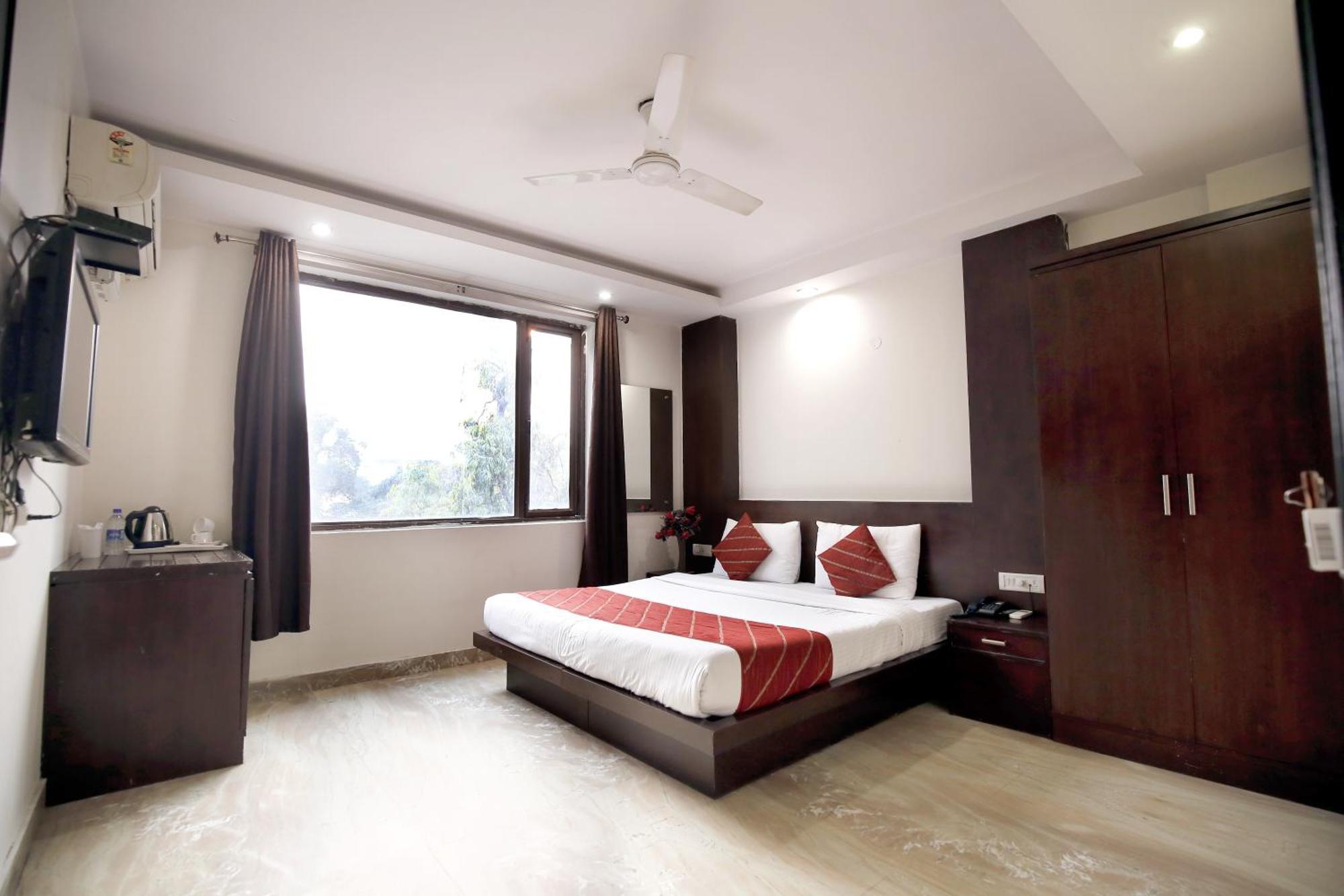 The Paradise In - Near Karol Bagh Metro Station Hotel