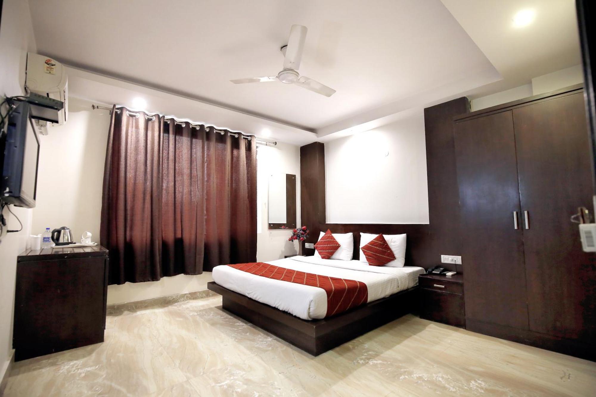 The Paradise In - Near Karol Bagh Metro Station Hotel