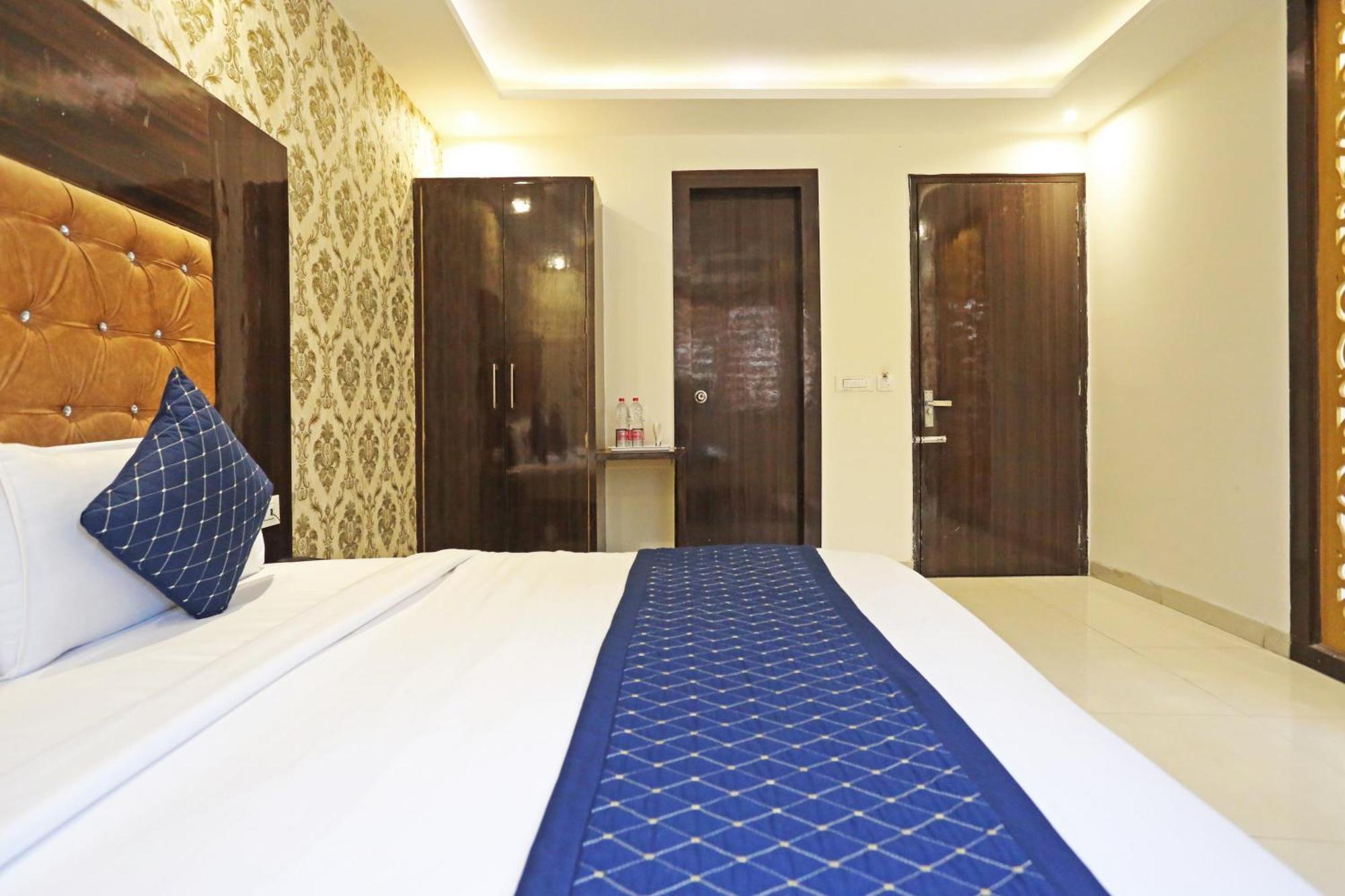 Hotel Iconic Near Delhi Airport