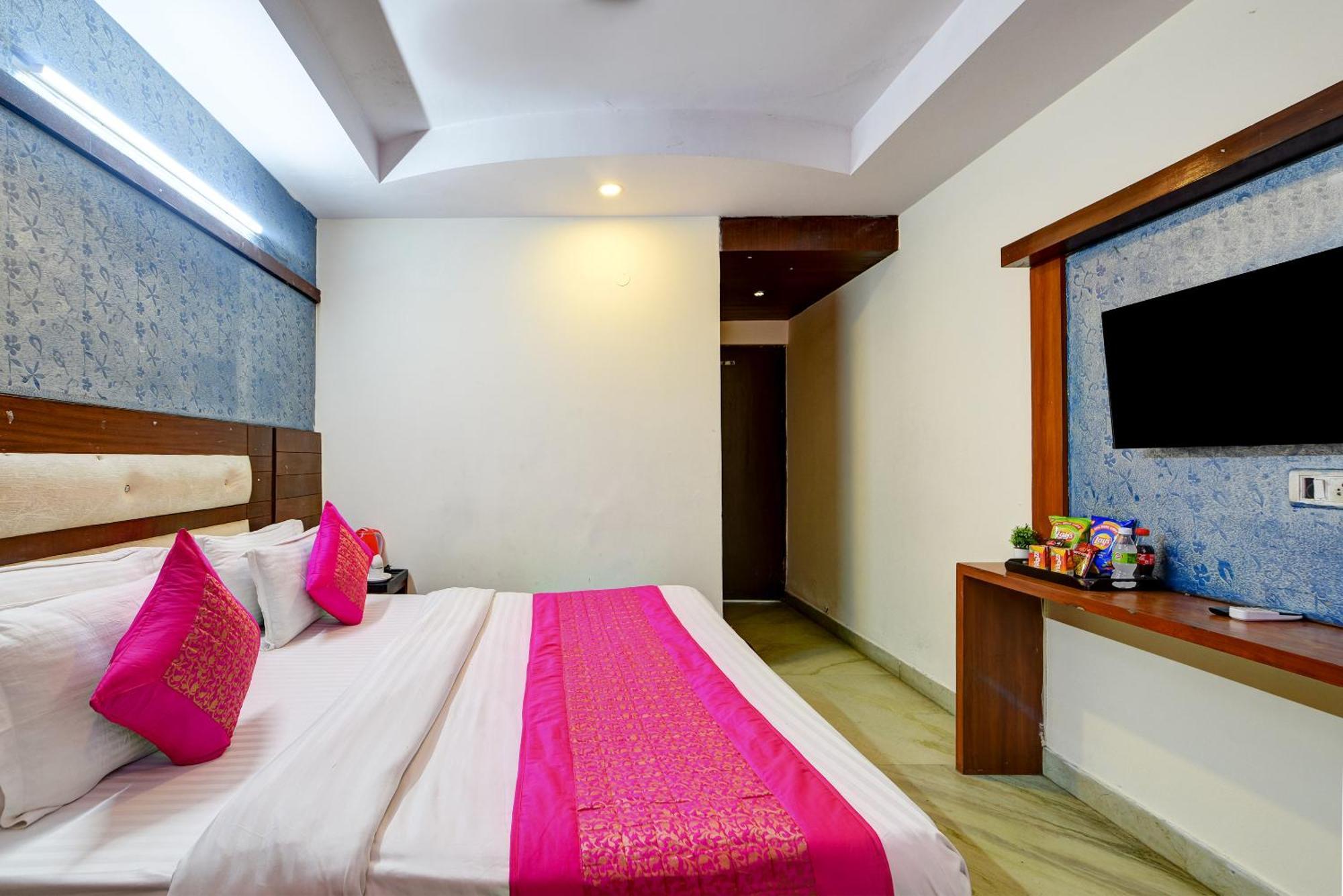 Hotel Re Pose Near Railway Station