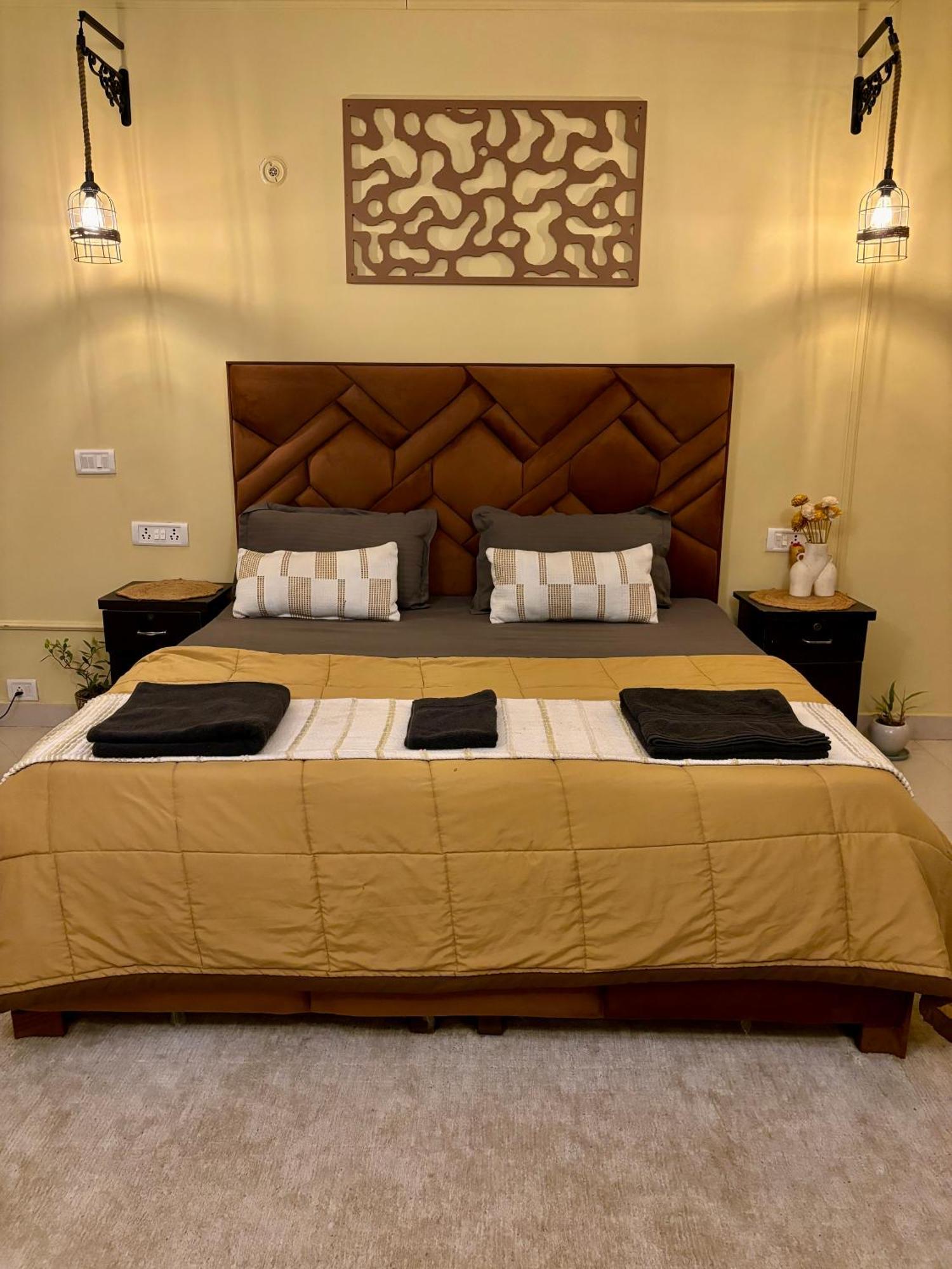 Bed & Breakfast Atharva's By Goaround Homes - Nehru Enclave Metro, South Delhi New Delhi