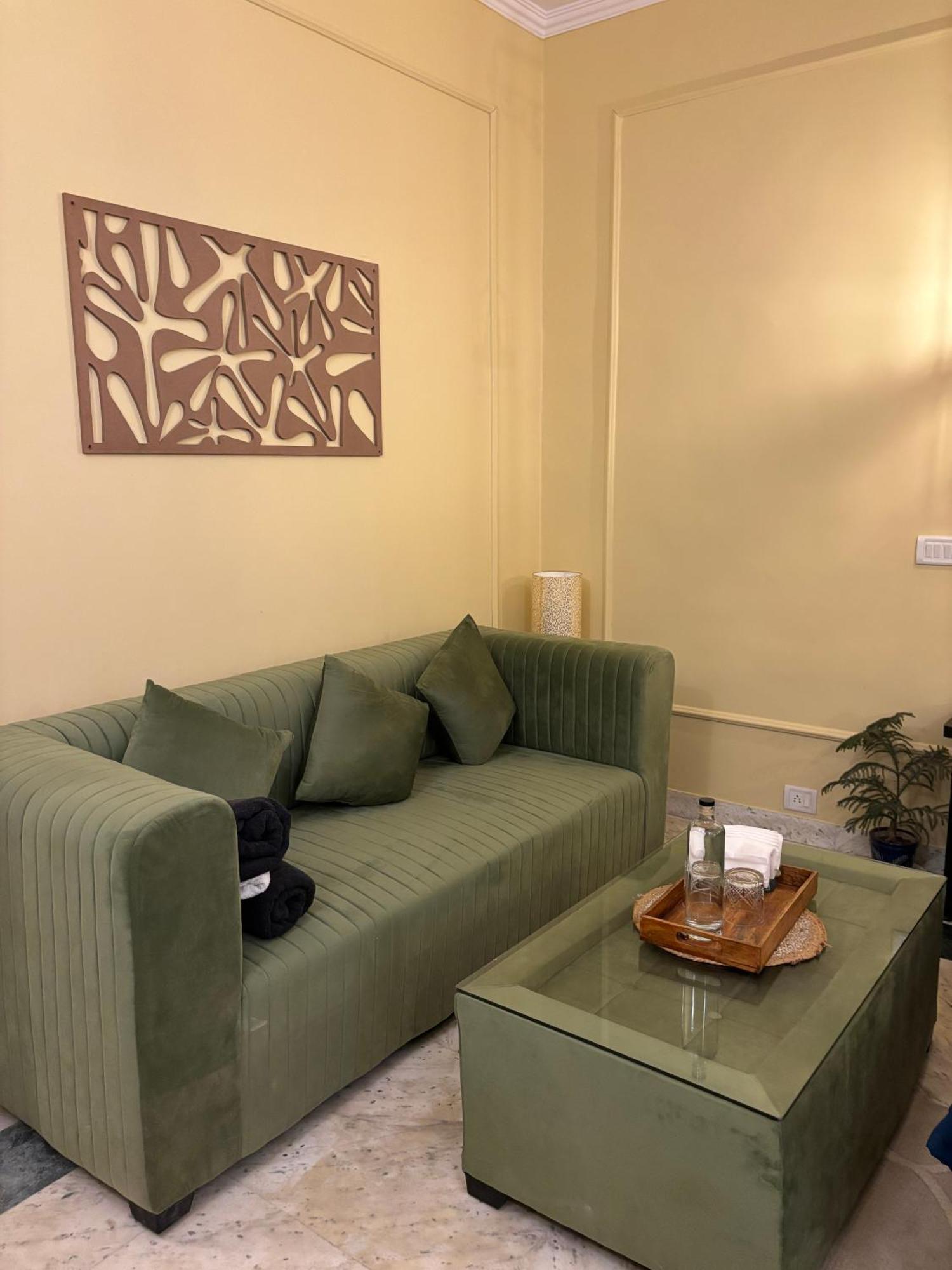 Bed & Breakfast Atharva's By Goaround Homes - Nehru Enclave Metro, South Delhi