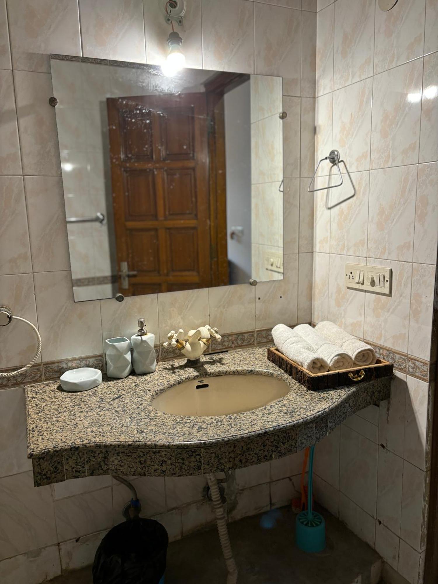 Atharva's By Goaround Homes - Nehru Enclave Metro, South Delhi * New Delhi