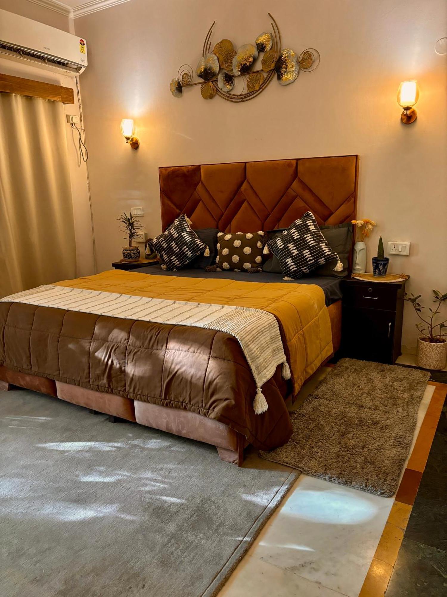 Bed & Breakfast Atharva's By Goaround Homes - Nehru Enclave Metro, South Delhi New Delhi