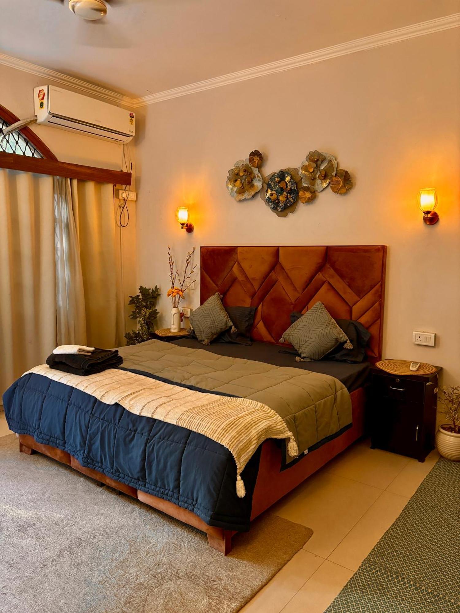 Atharva's By Goaround Homes - Nehru Enclave Metro, South Delhi Bed & Breakfast