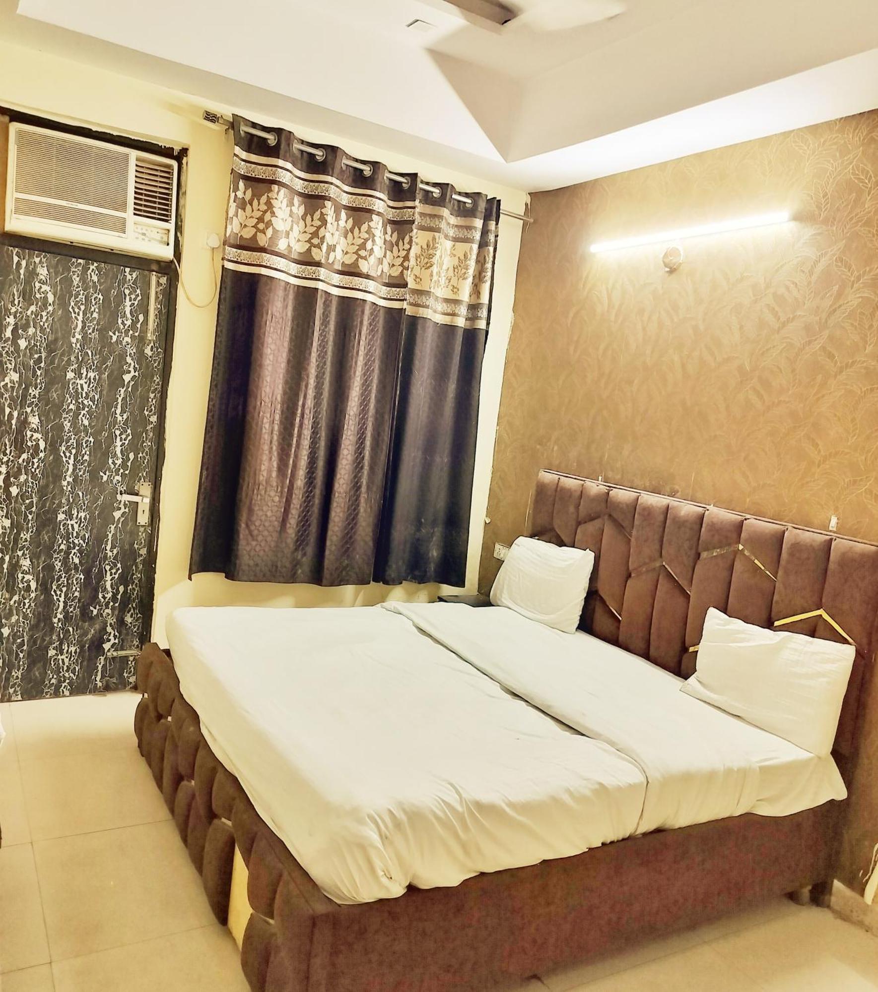 Stay' Couple Friendly New Delhi