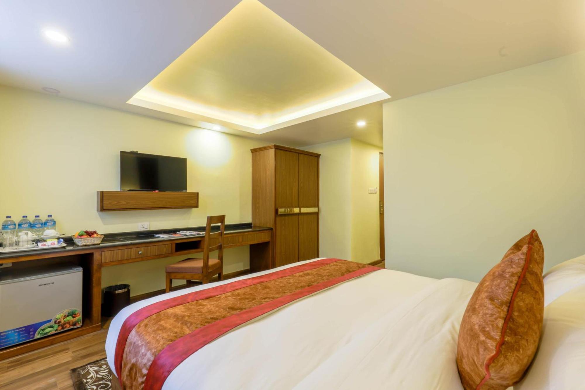 Hotel Infinity International Near Igi Airport 4*