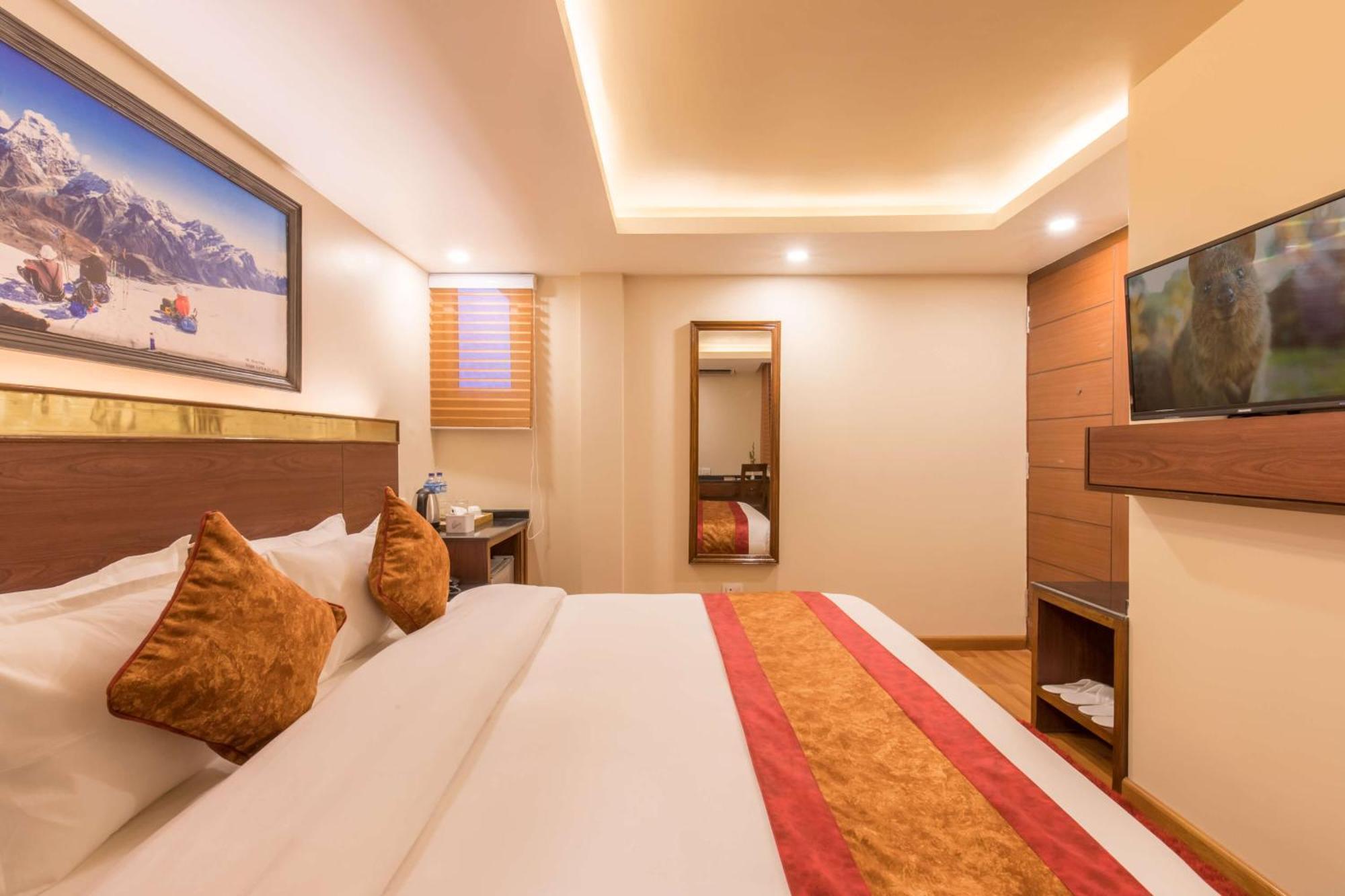Hotel Infinity International Near Igi Airport 4*