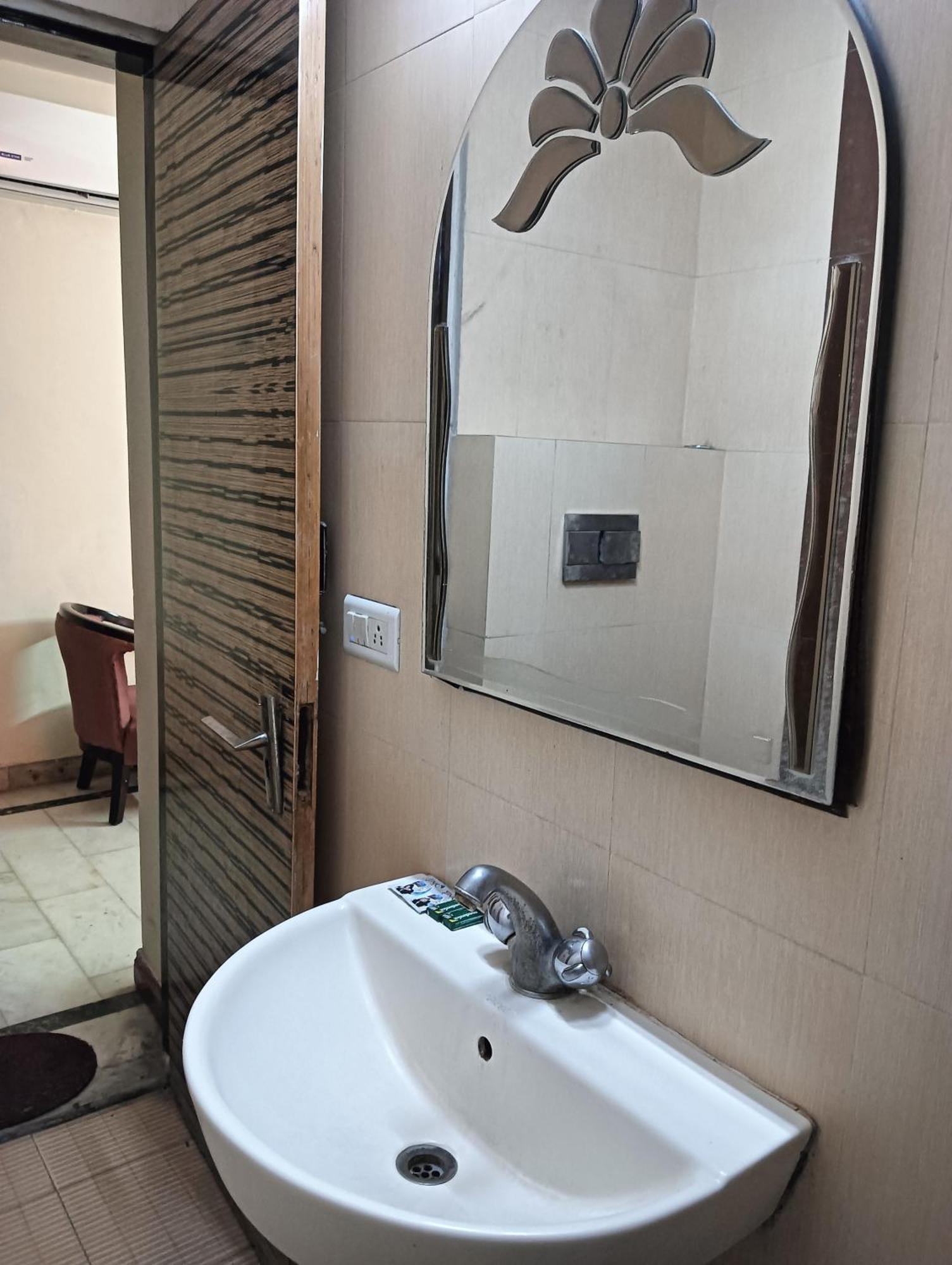 Classic Near Karol Bagh Metro Hotel New Delhi