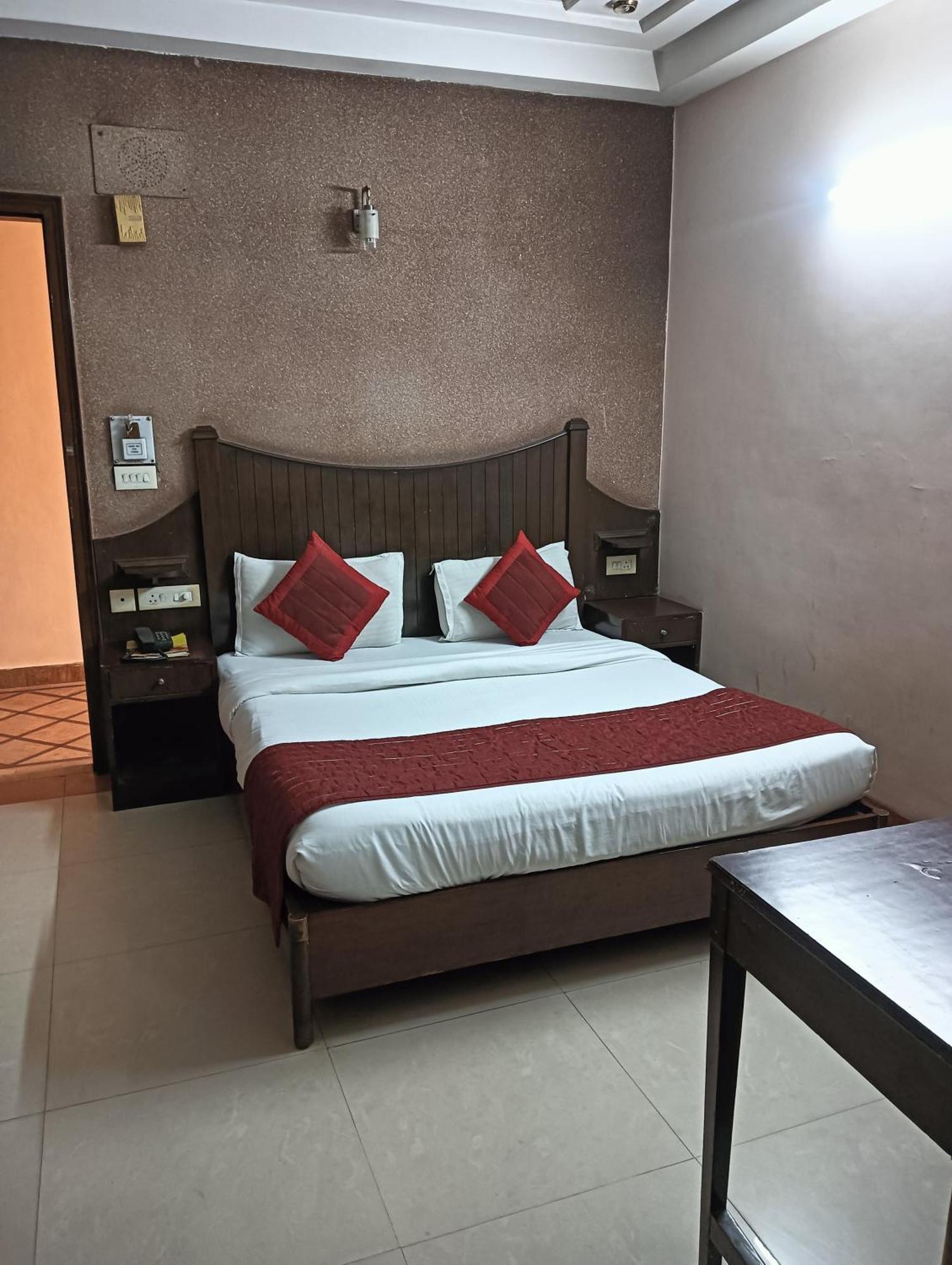 Classic Near Karol Bagh Metro Hotel New Delhi