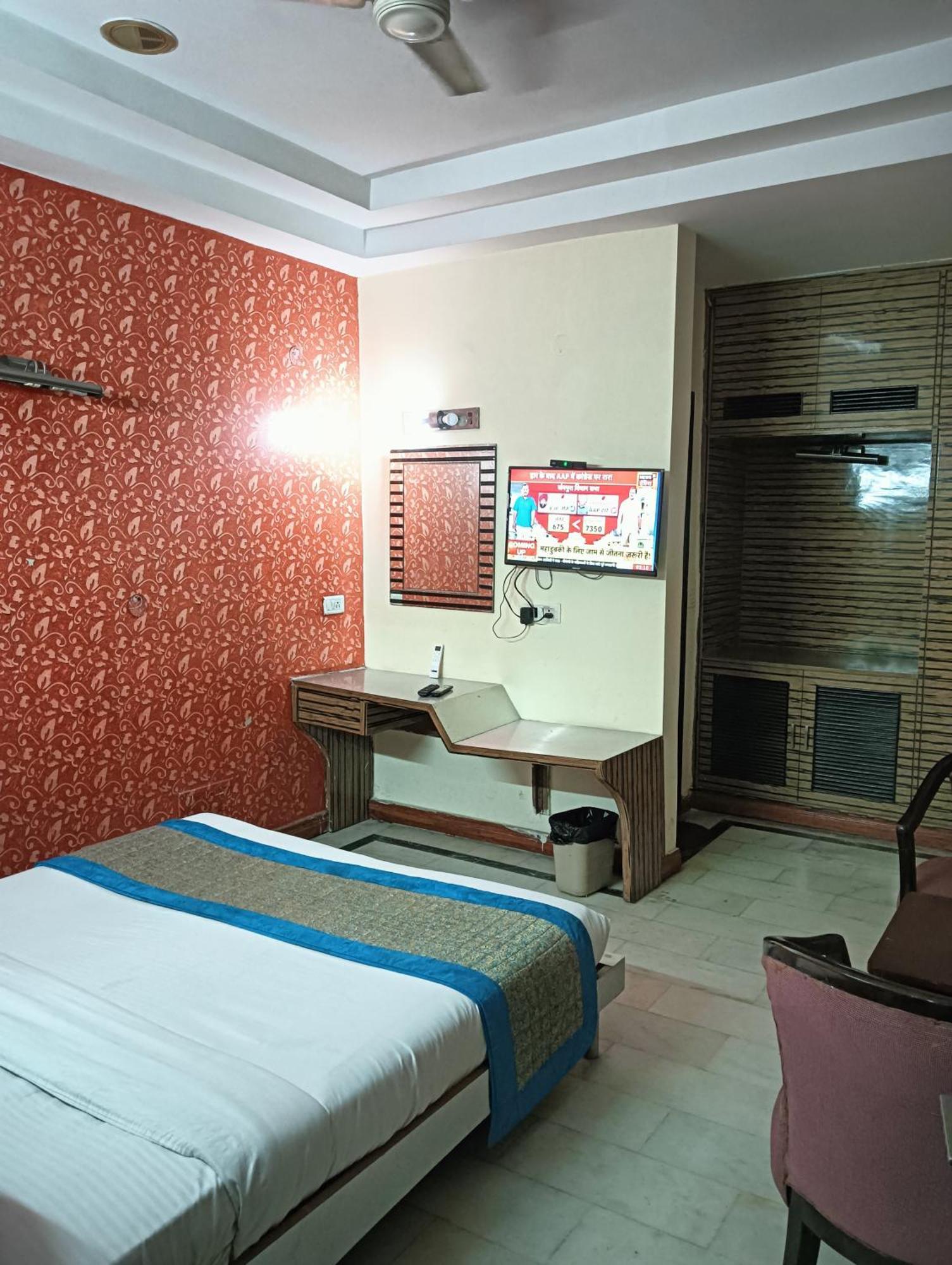 Hotel Classic Near Karol Bagh Metro New Delhi