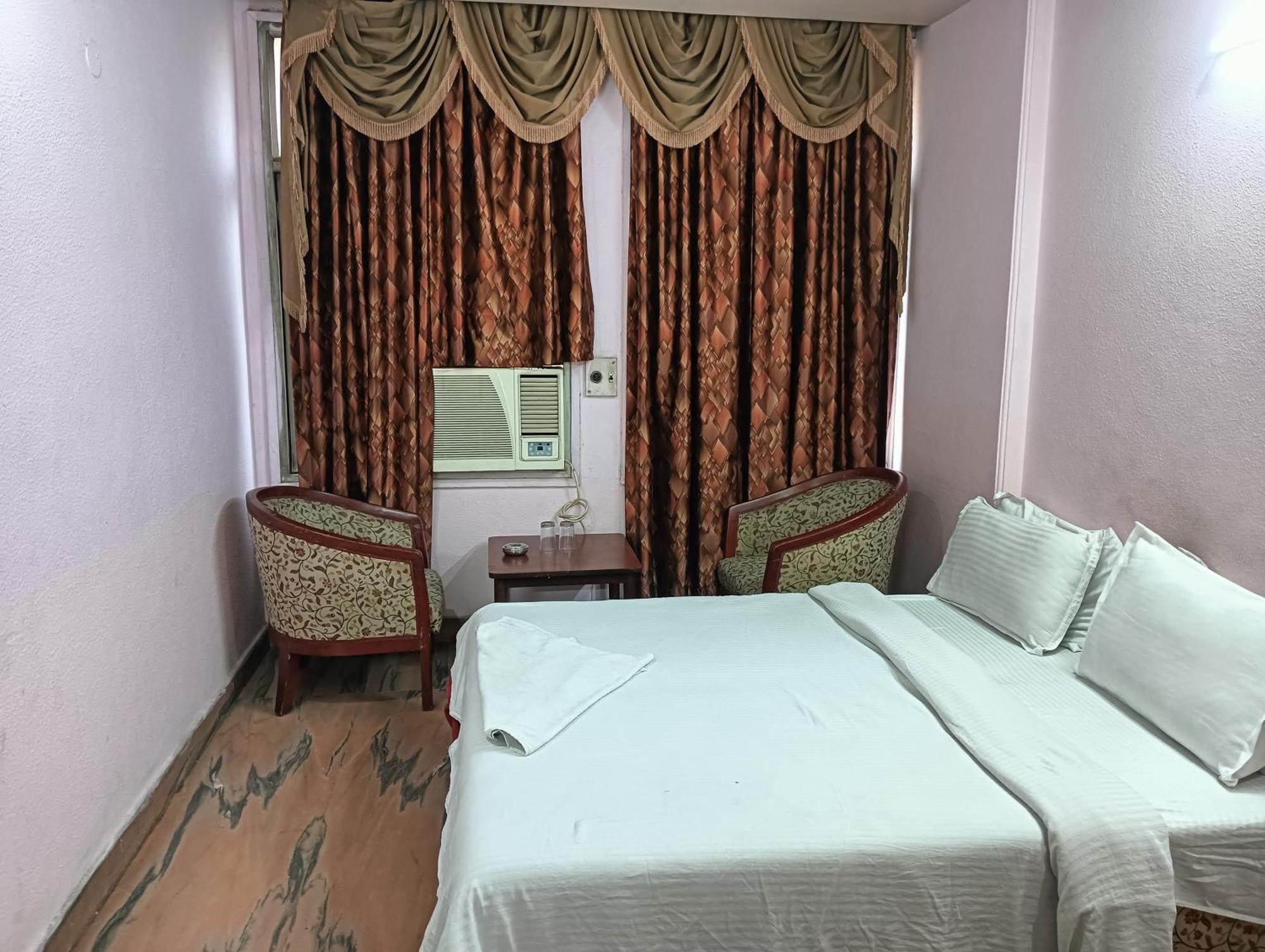 Hotel Classic Near Karol Bagh Metro New Delhi