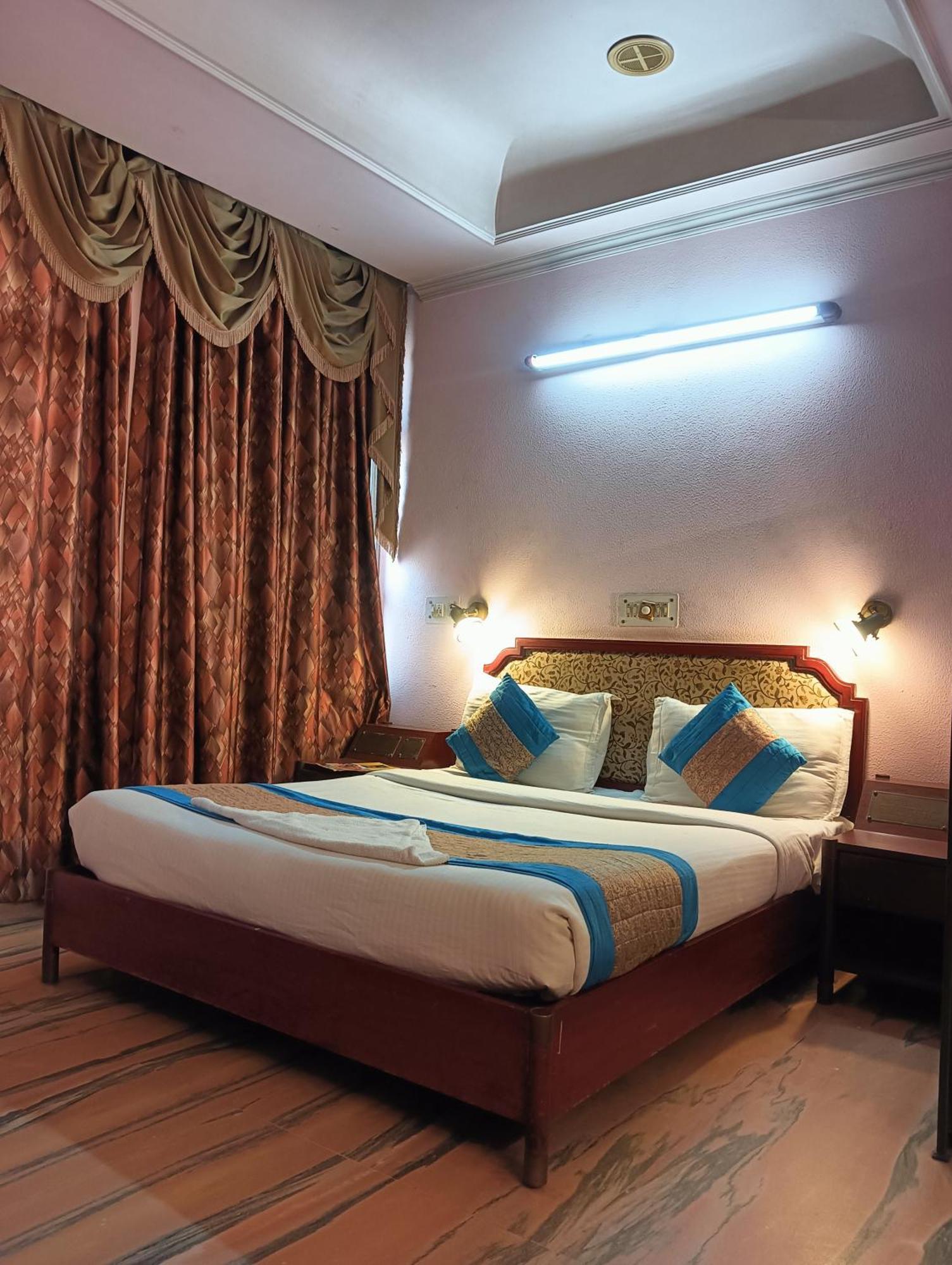Classic Near Karol Bagh Metro Hotel