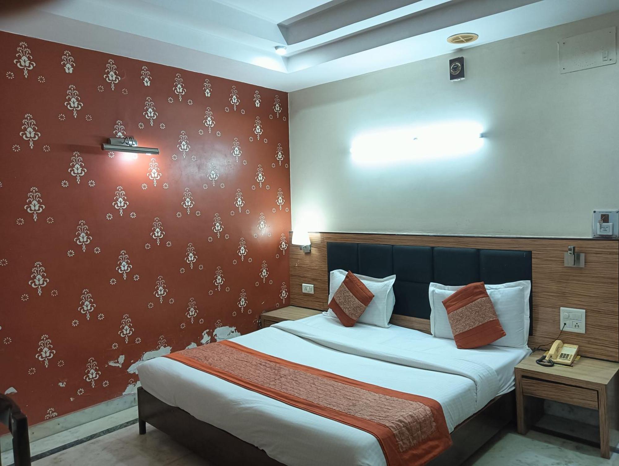 Classic Near Karol Bagh Metro Hotel