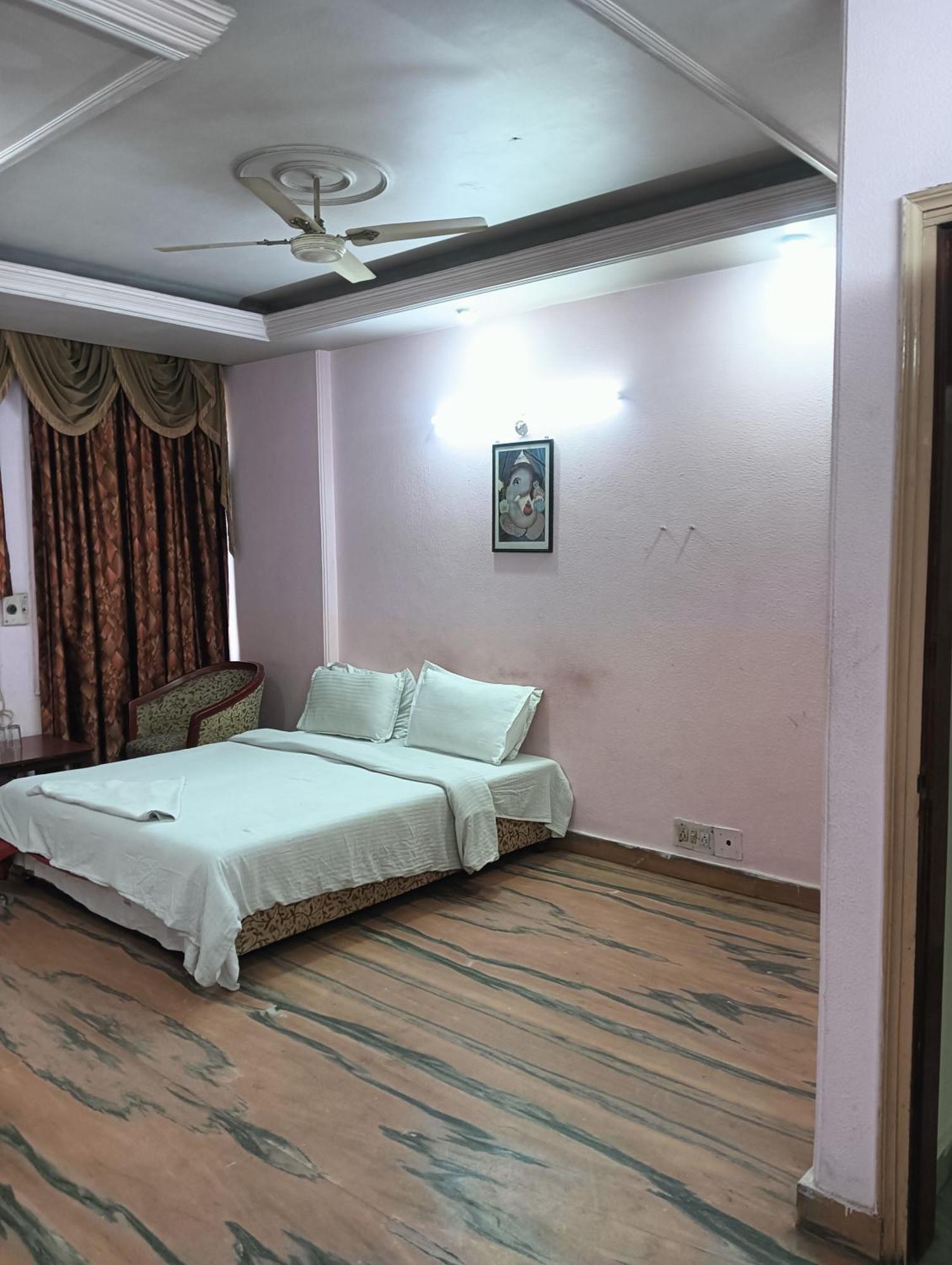 Hotel Classic Near Karol Bagh Metro