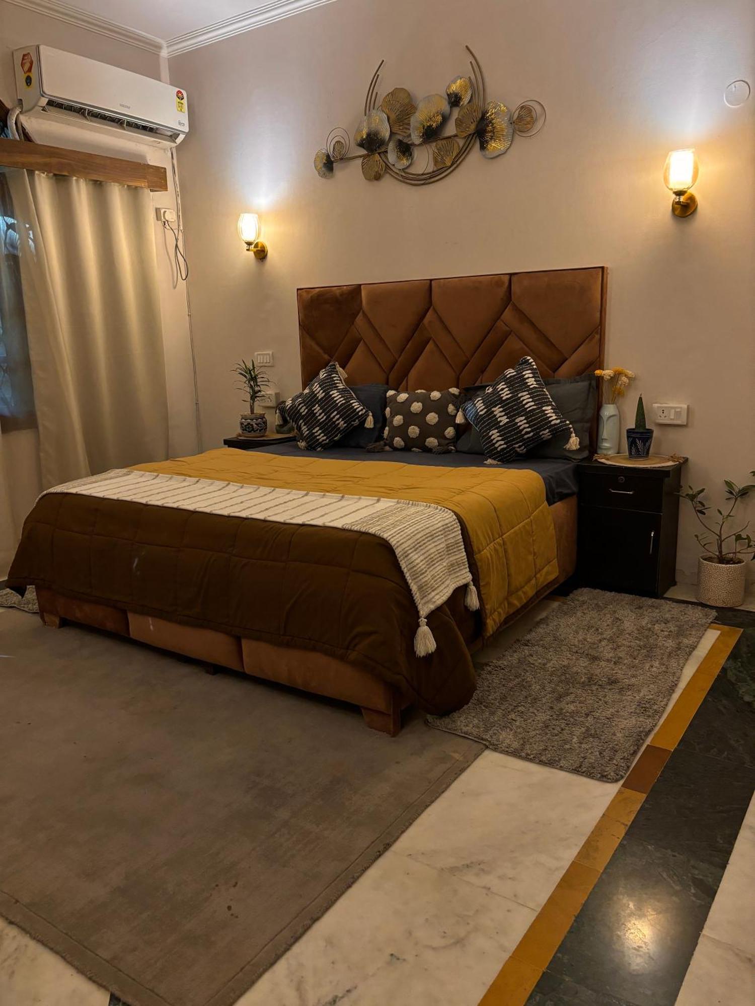 Atharva's By Goaround Homes - Nehru Enclave Metro, South Delhi Bed & Breakfast New Delhi
