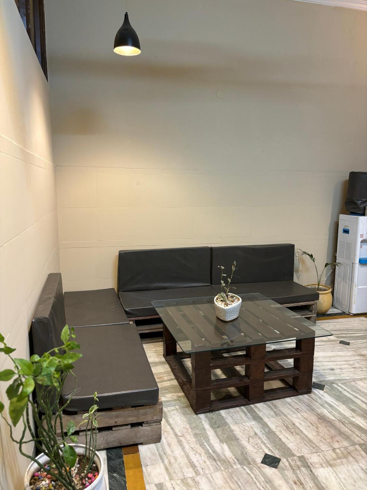 Bed & Breakfast Atharva's By Goaround Homes - Nehru Enclave Metro, South Delhi