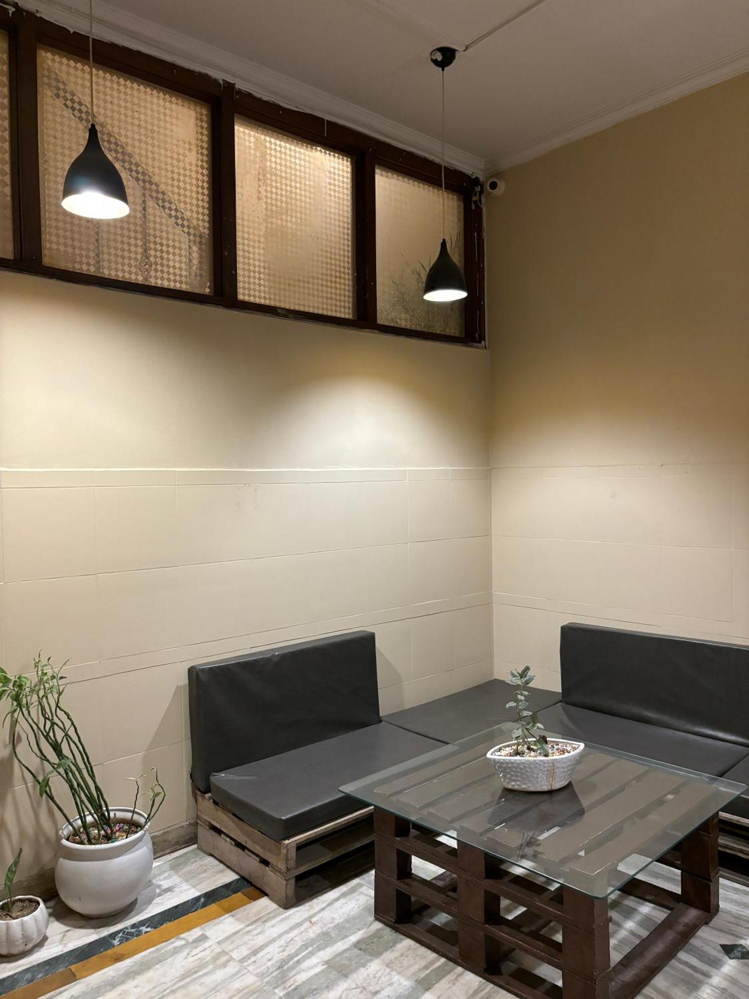 Bed & Breakfast Atharva's By Goaround Homes - Nehru Enclave Metro, South Delhi New Delhi