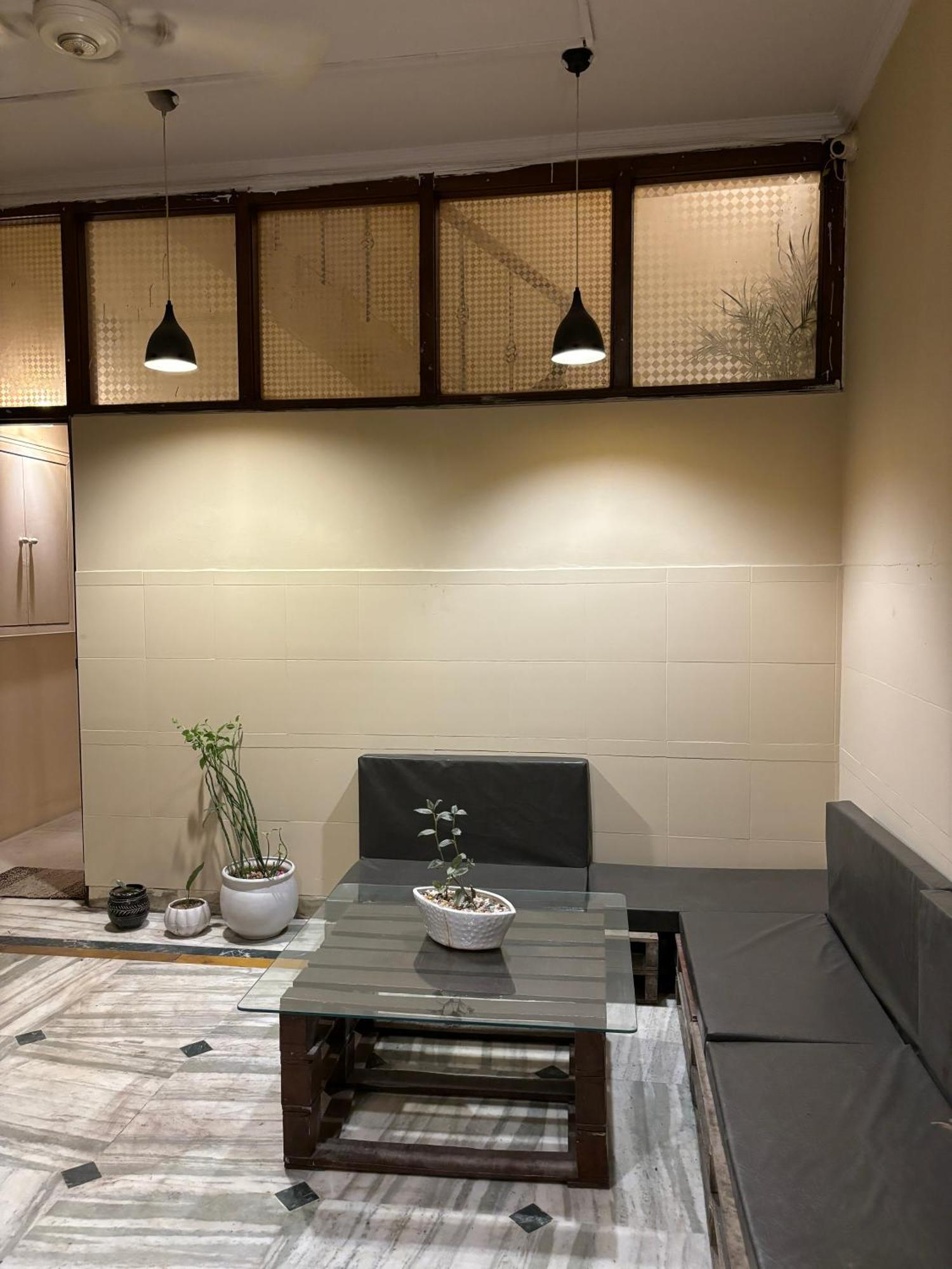 Bed & Breakfast Atharva's By Goaround Homes - Nehru Enclave Metro, South Delhi