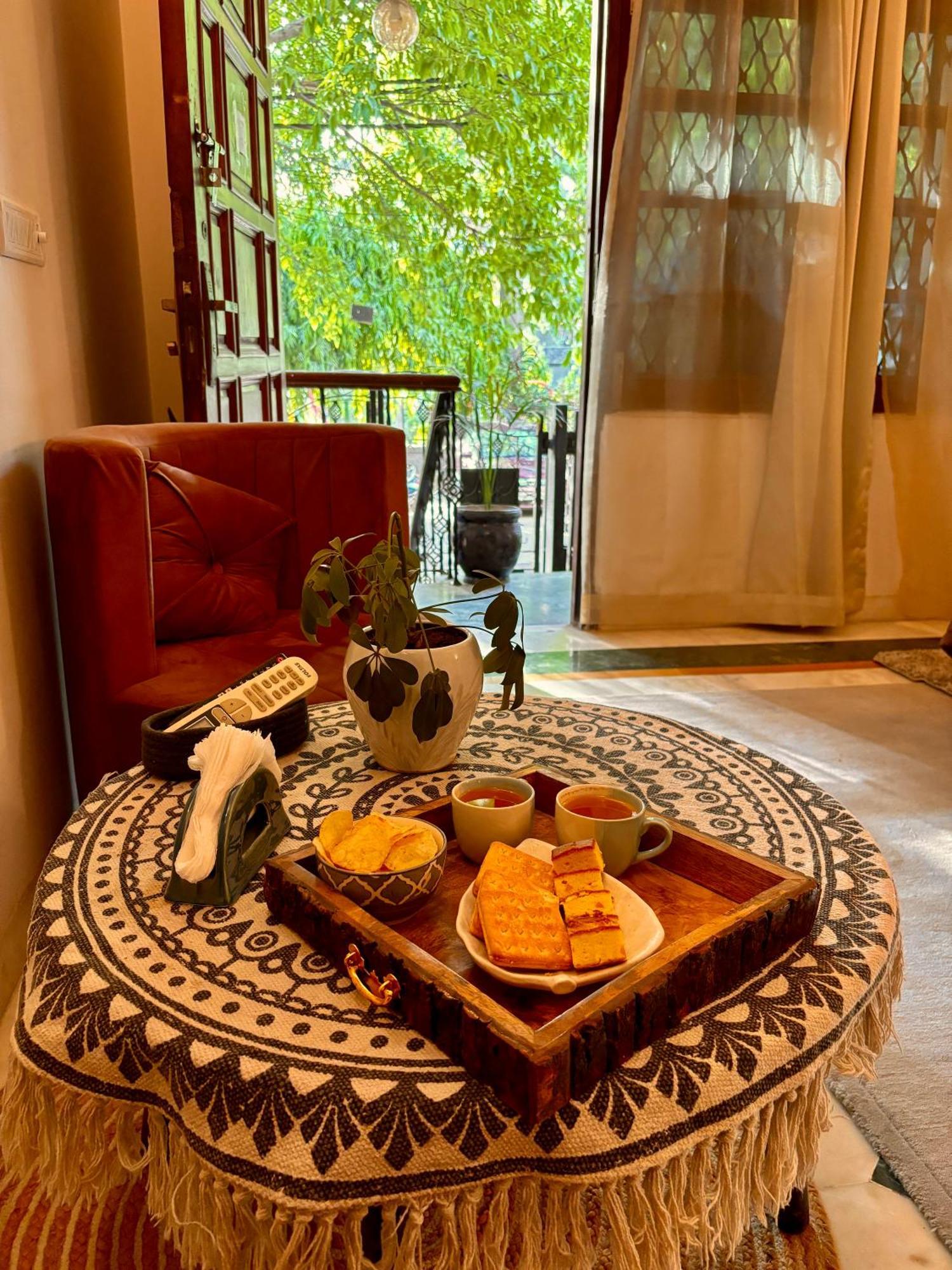 Bed & Breakfast Atharva's By Goaround Homes - Nehru Enclave Metro, South Delhi