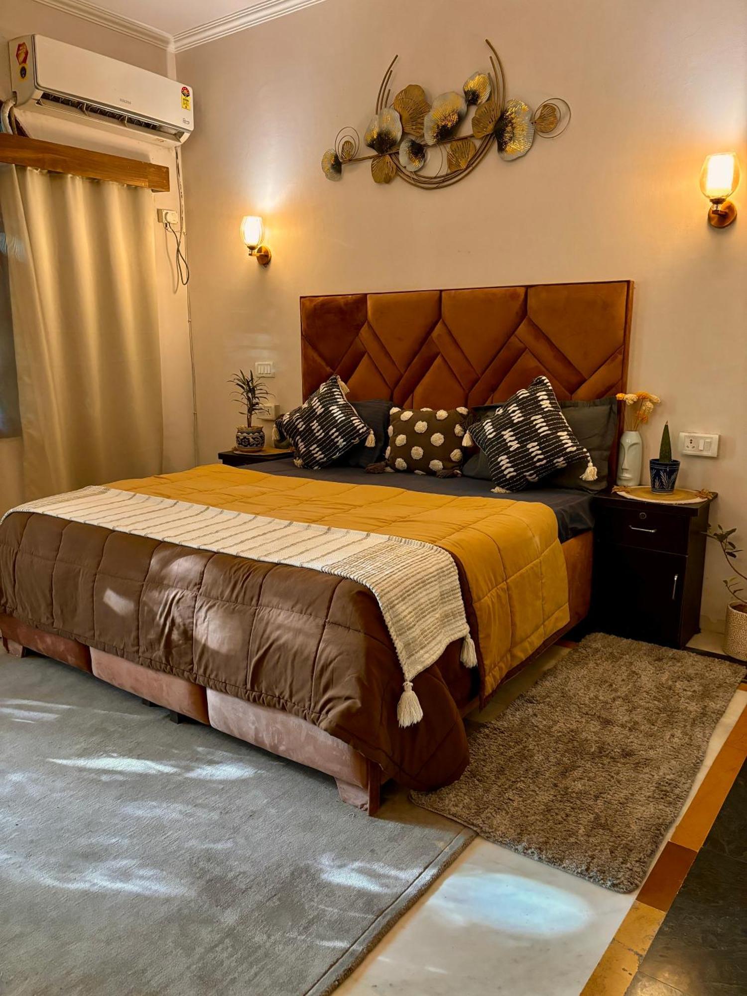 Bed & Breakfast Atharva's By Goaround Homes - Nehru Enclave Metro, South Delhi New Delhi