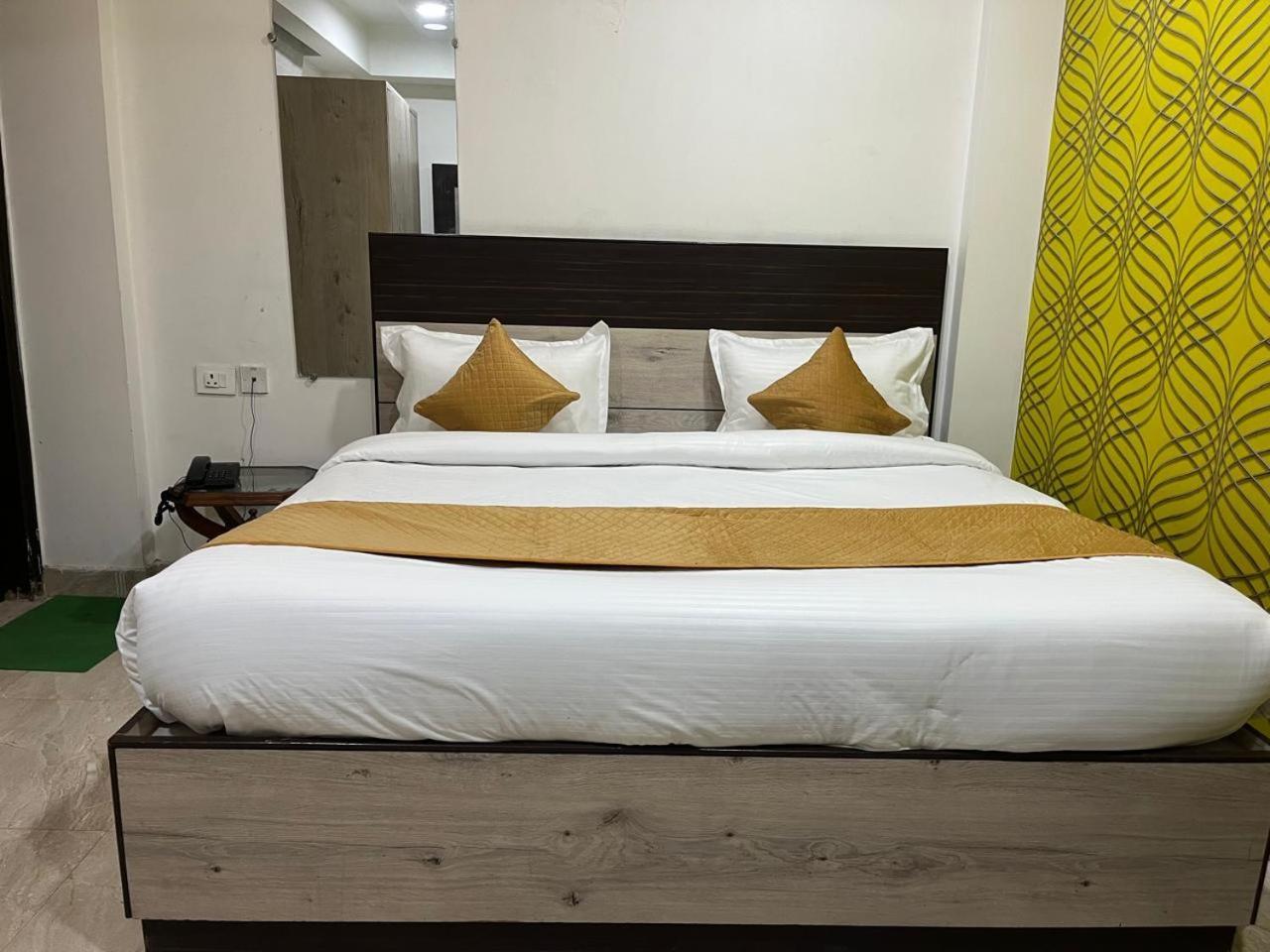 Hotel Aerostar Gold - Opposite Max Healthcare