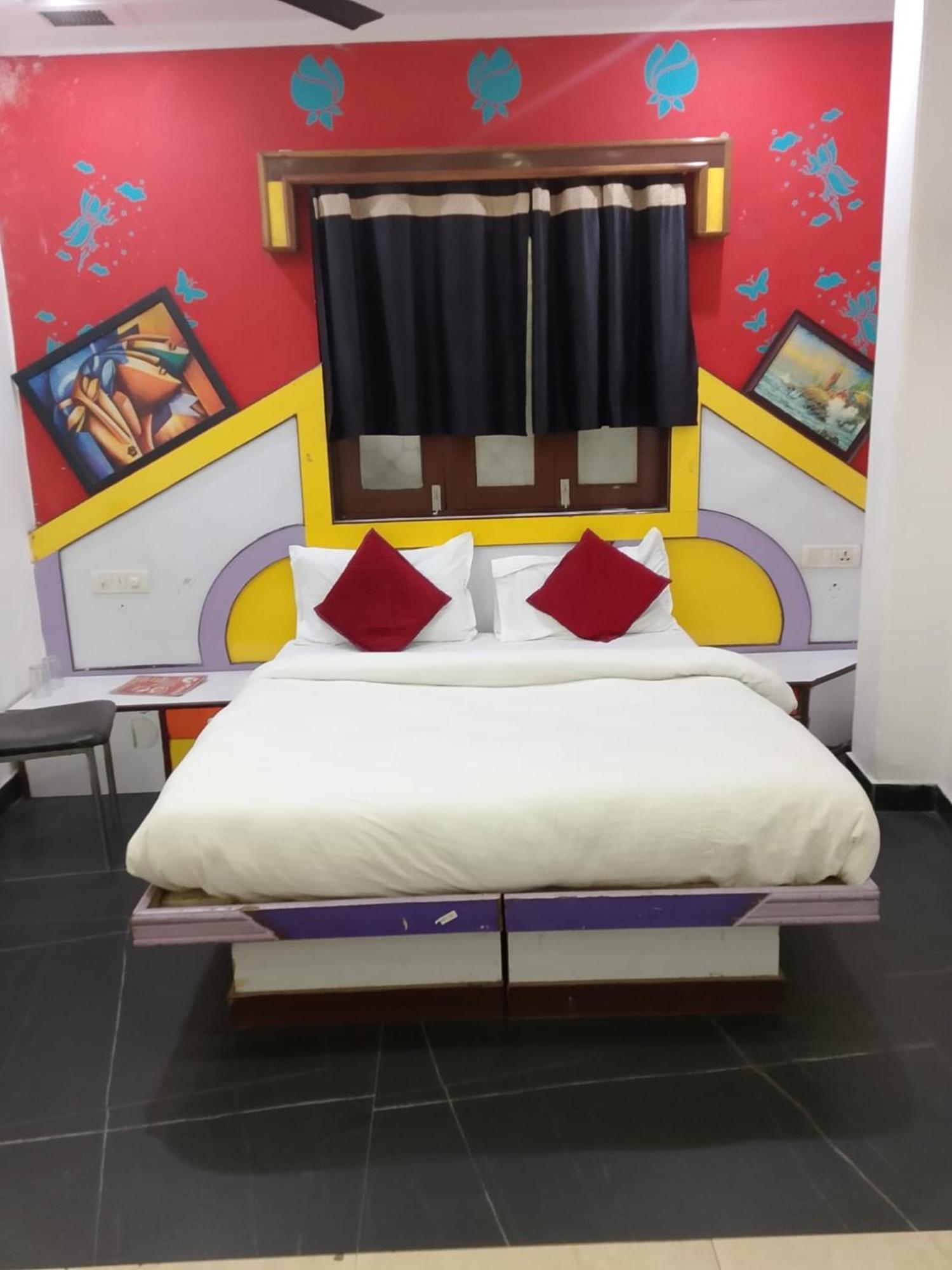 Hotel Shree Guru 3 Minute From New Delhi Railway Station