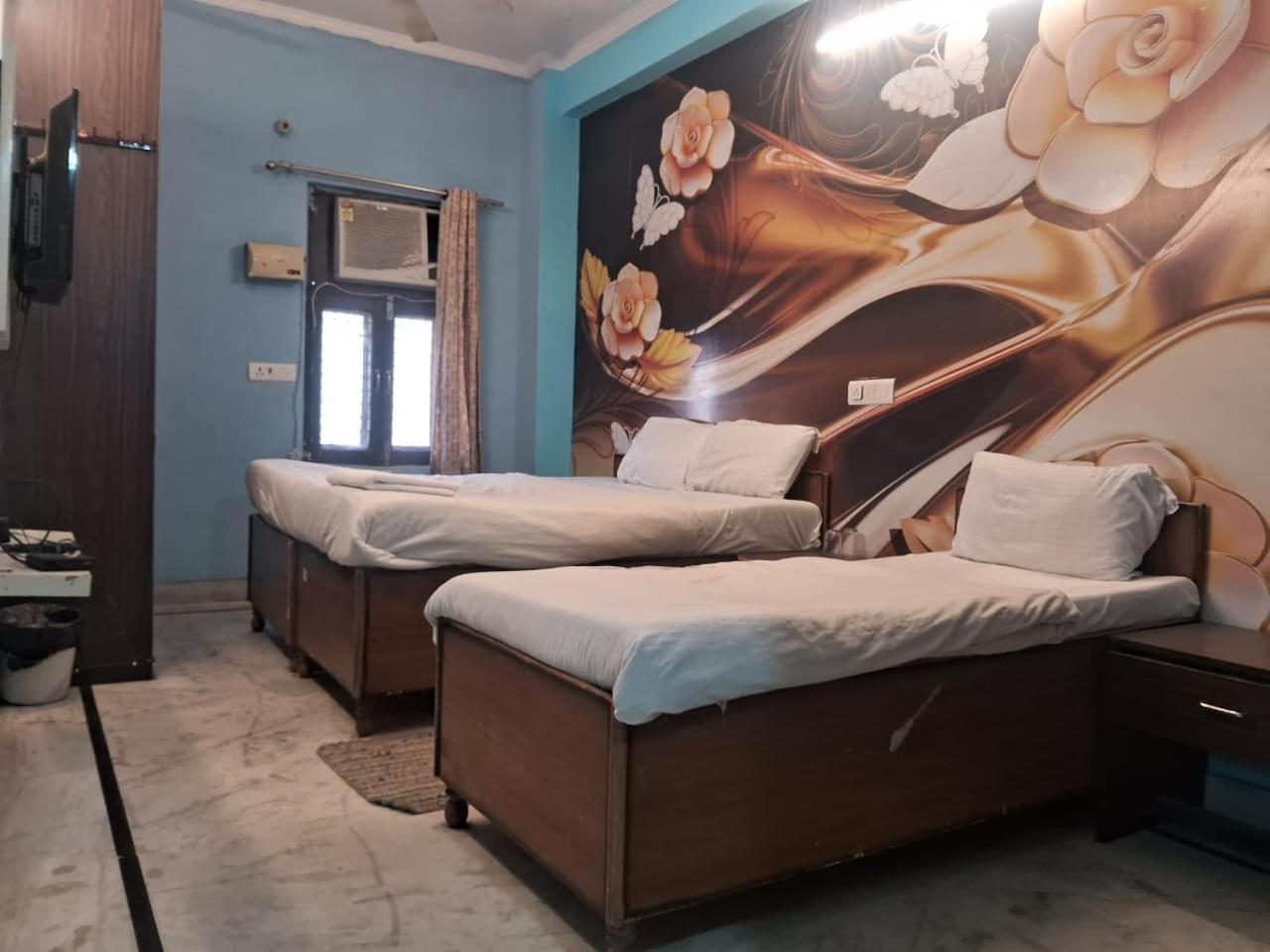 Eco Near Anand Vihar 3* New Delhi