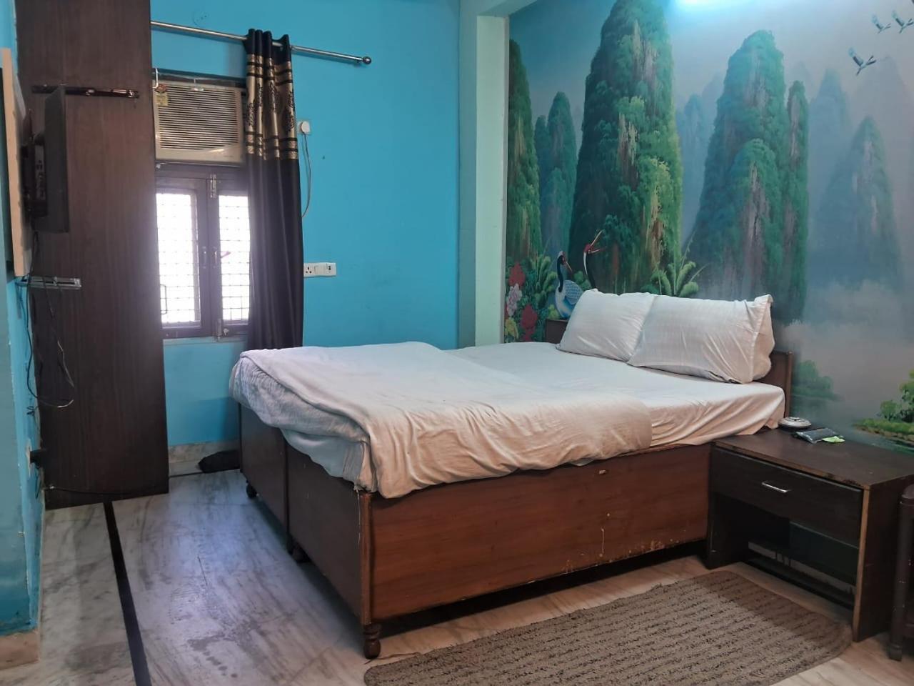 Hotel Eco Near Anand Vihar New Delhi