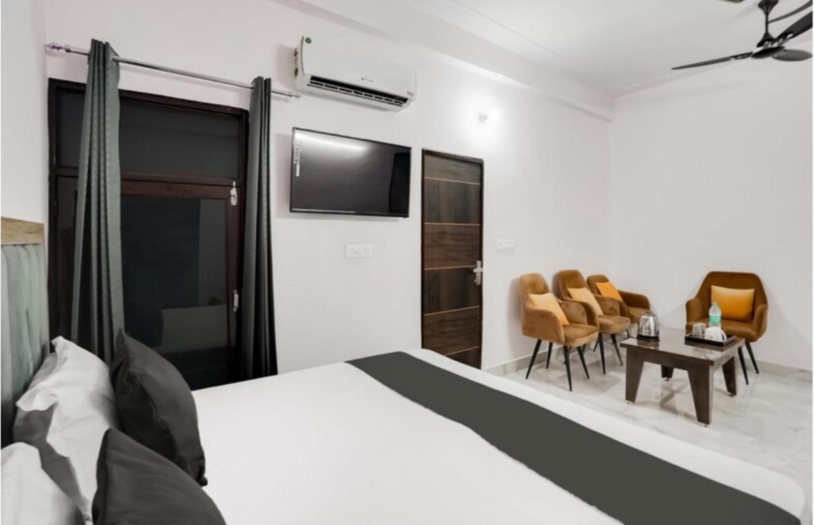 Hotel Comfort Inn, Mundka, New Delhi - Near Nangloi Metro Station