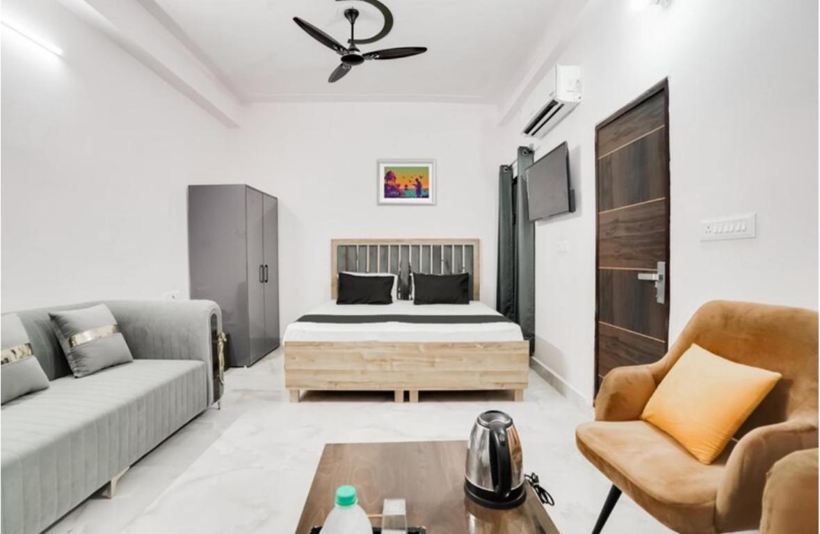 Hotel Comfort Inn, Mundka, New Delhi - Near Nangloi Metro Station Hotel *