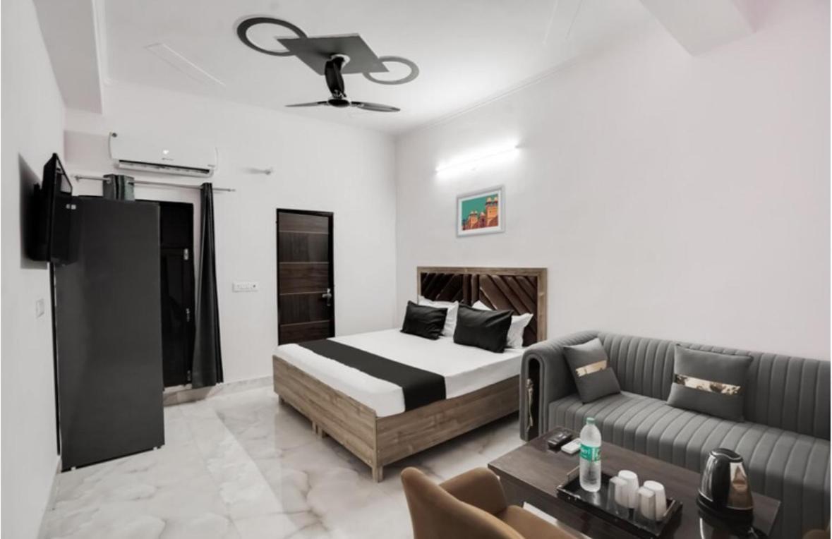 Hotel Comfort Inn, Mundka, New Delhi - Near Nangloi Metro Station *